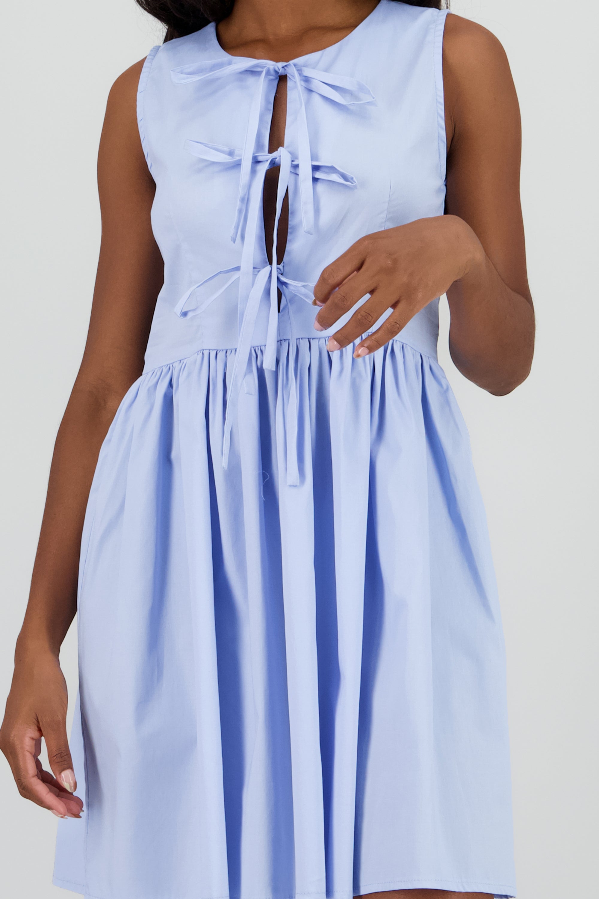 Vestido mini sin manga detalle frunces lazos AZUL PASTEL