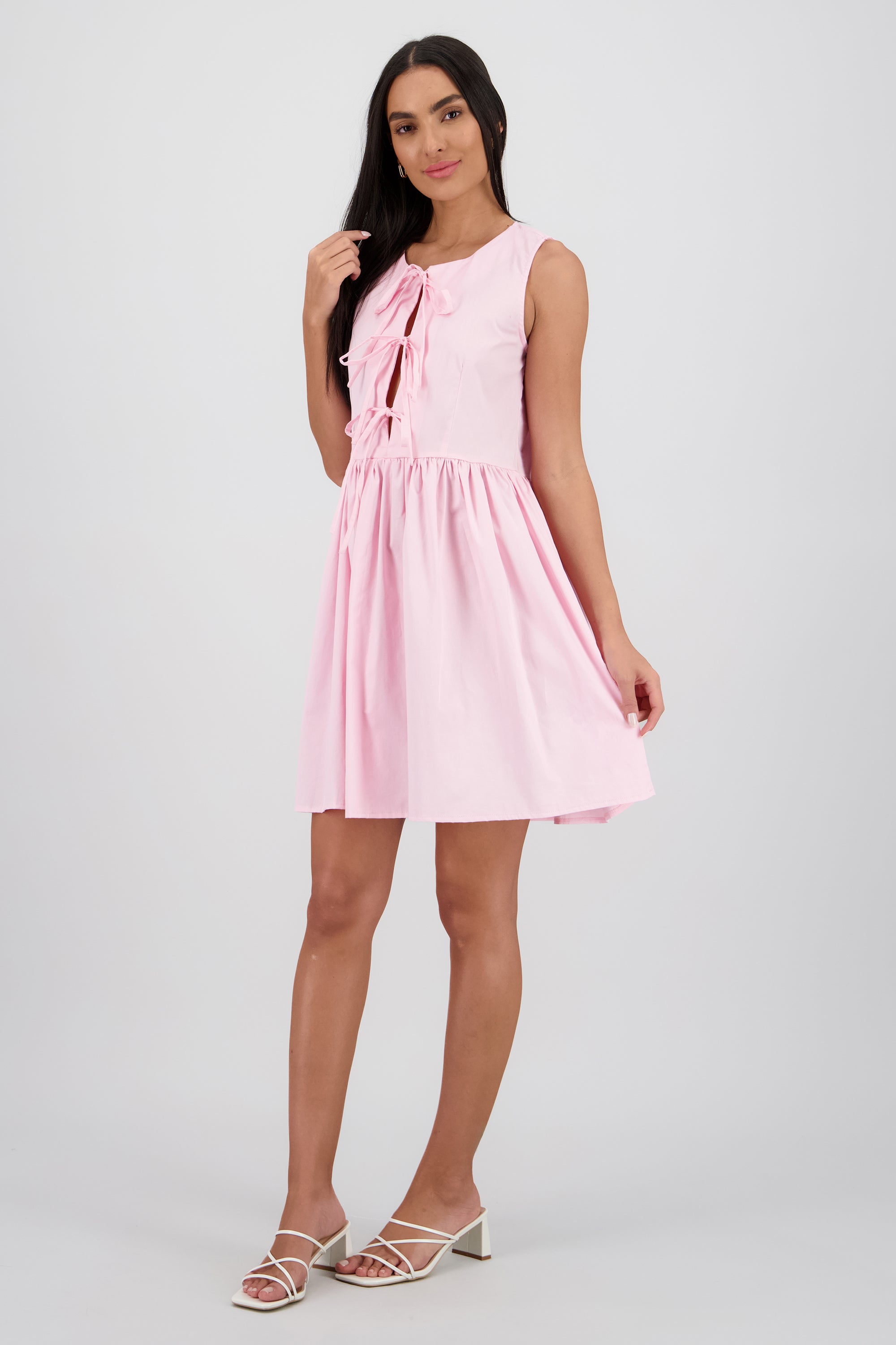 Vestido mini sin manga detalle frunces lazos ROSA PASTEL