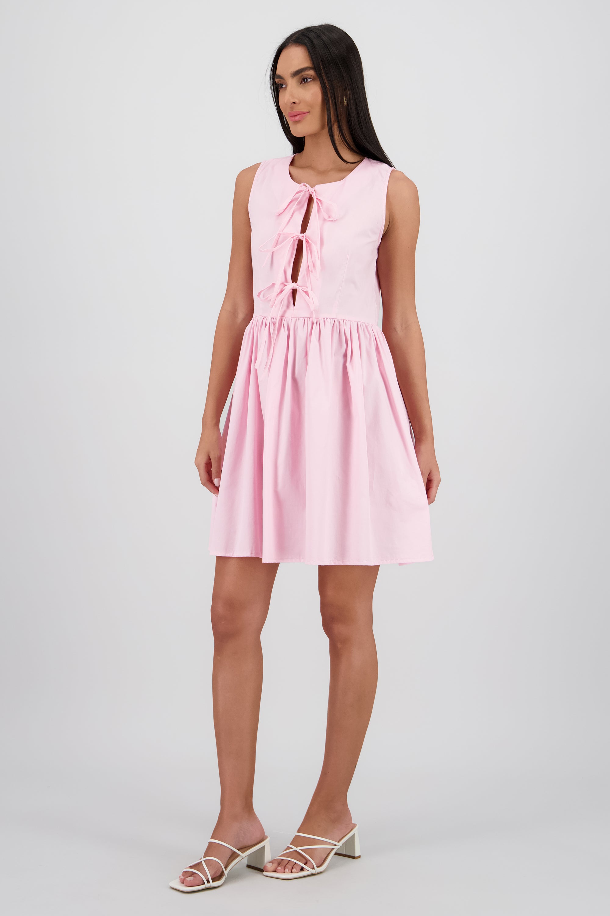 Vestido mini sin manga detalle frunces lazos ROSA PASTEL
