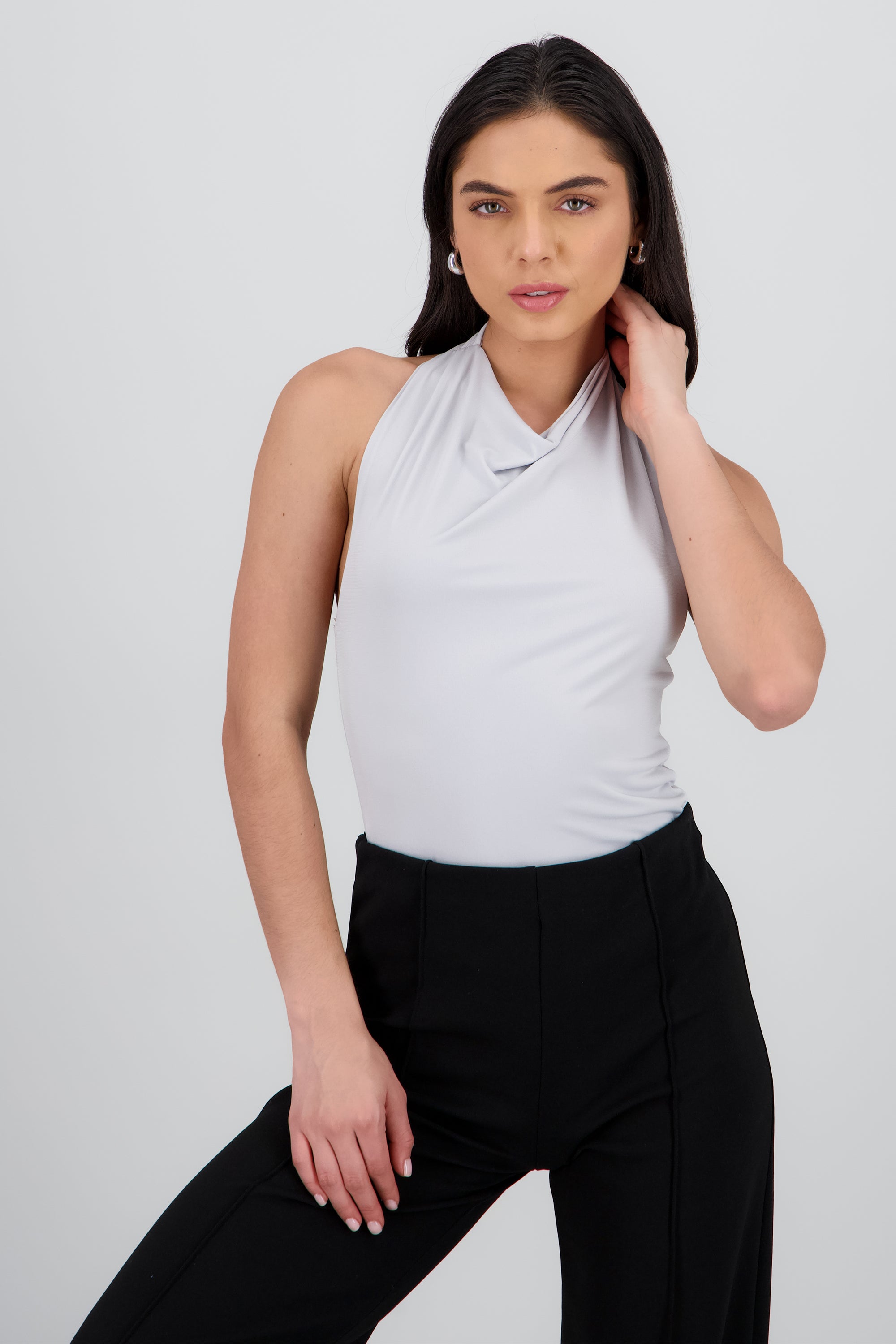 Top cuello cascada halter GRIS CLARO