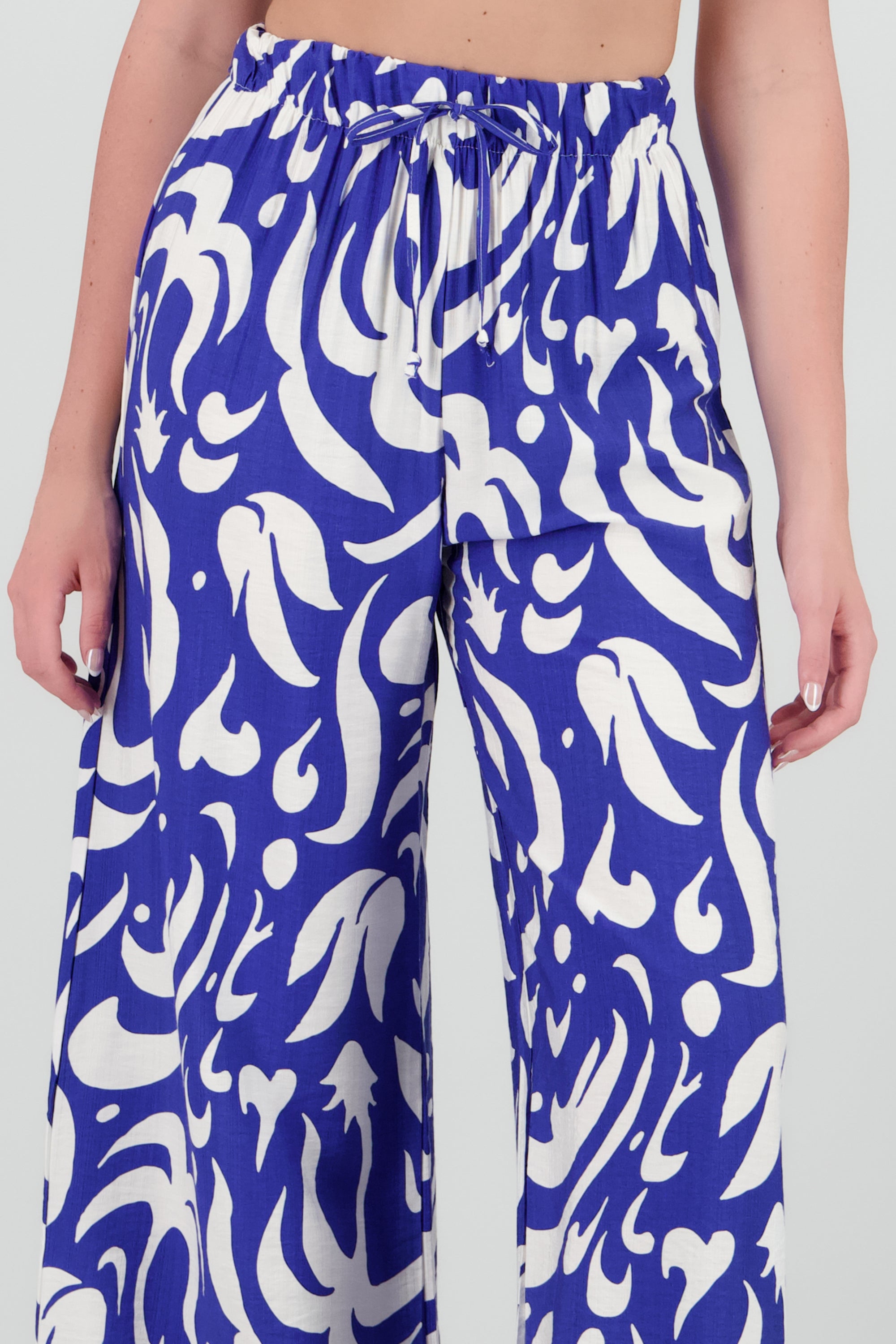 Pantalon amplio detalle resorte jareta AZUL COMBO