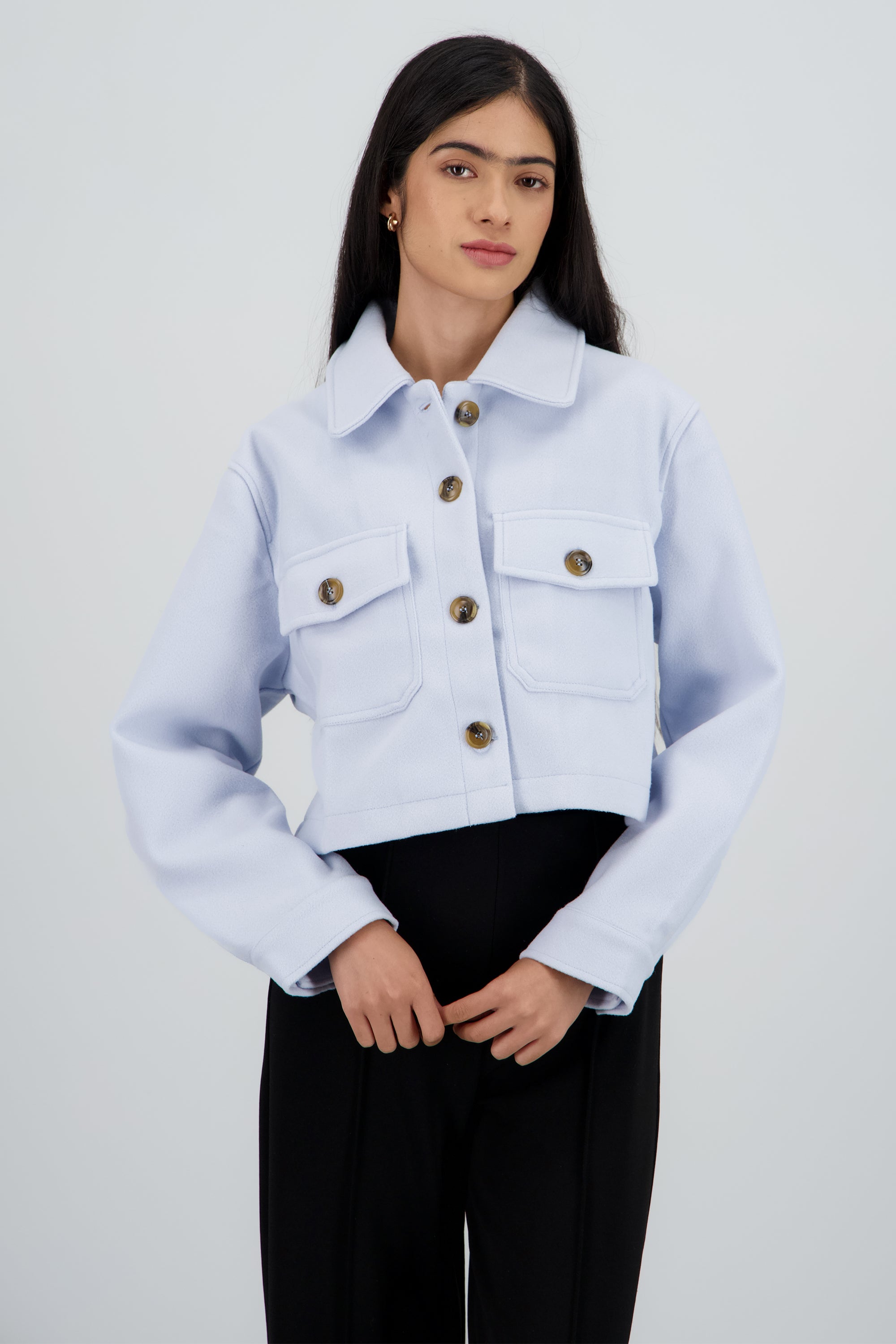 Chamarra suave con bolsas AZUL PASTEL