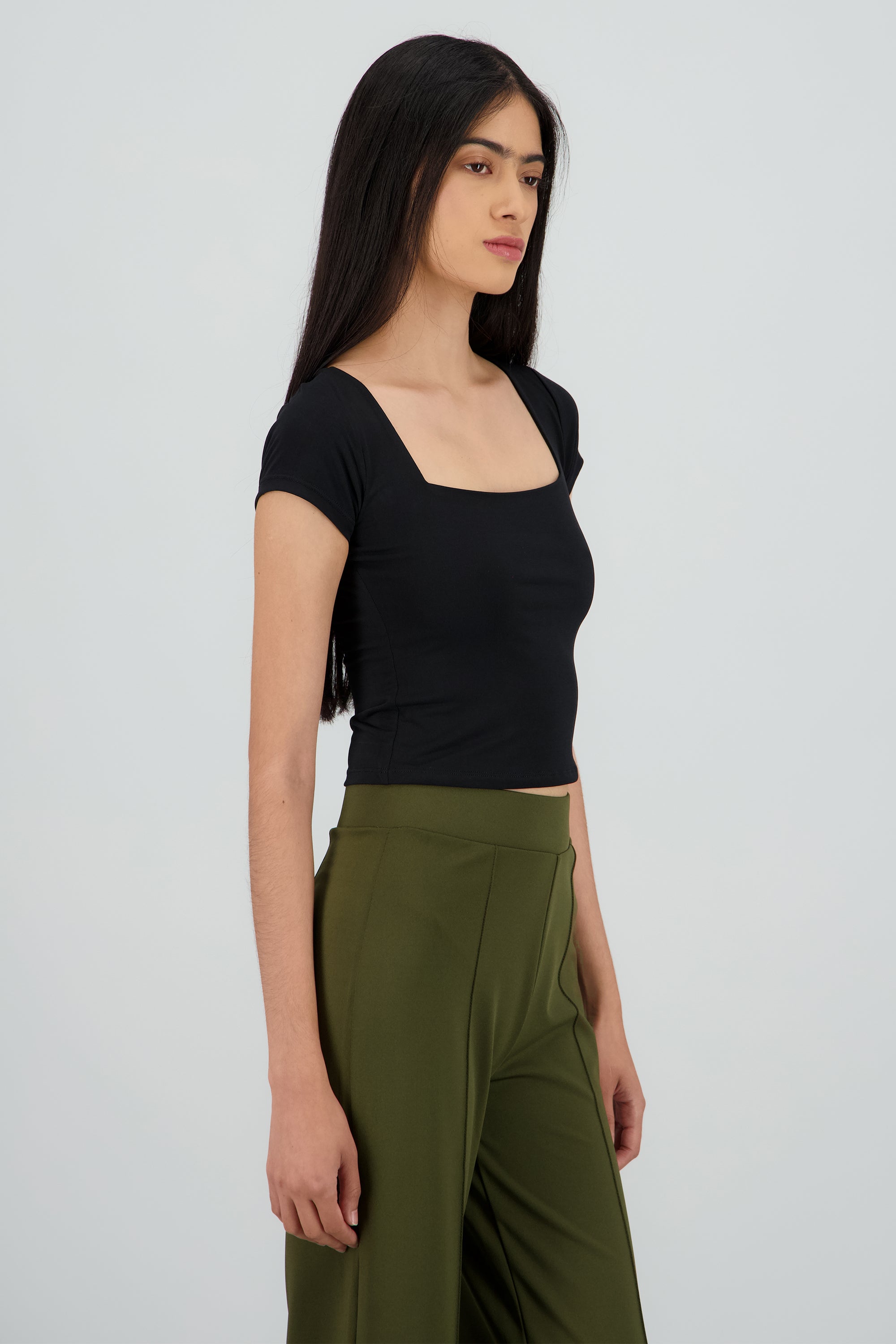 Top manga corta escote cuadrado NEGRO