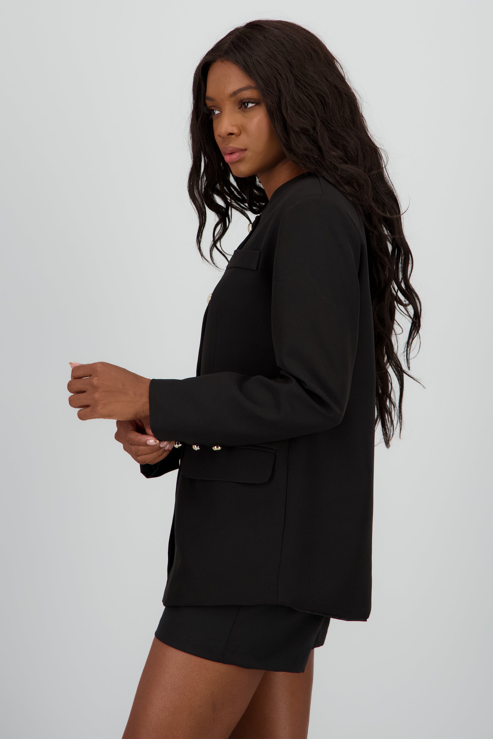 Blazer cuello redondo boton dorado NEGRO