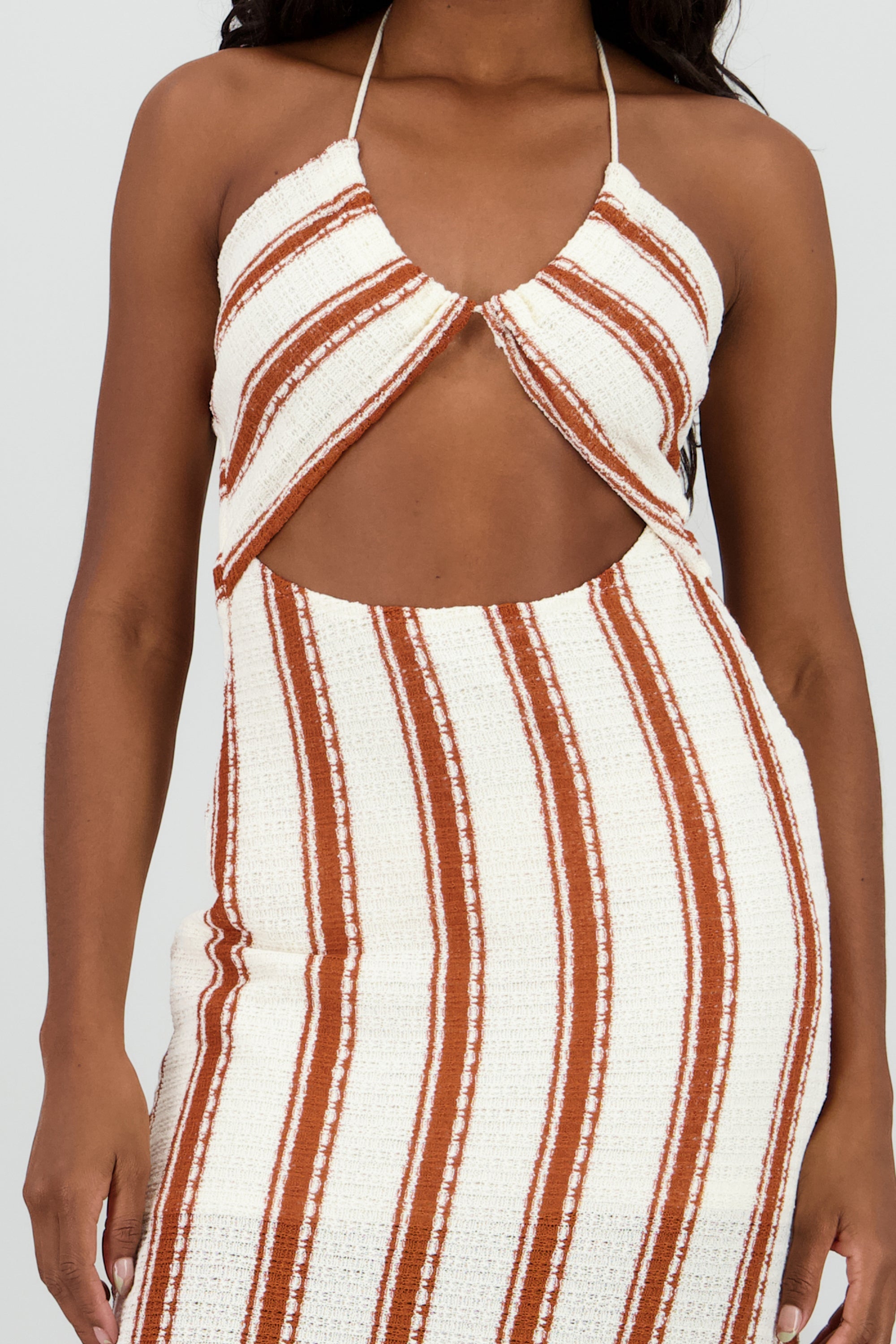 Vestido maxi halter cutout lineas HUESO COMBO
