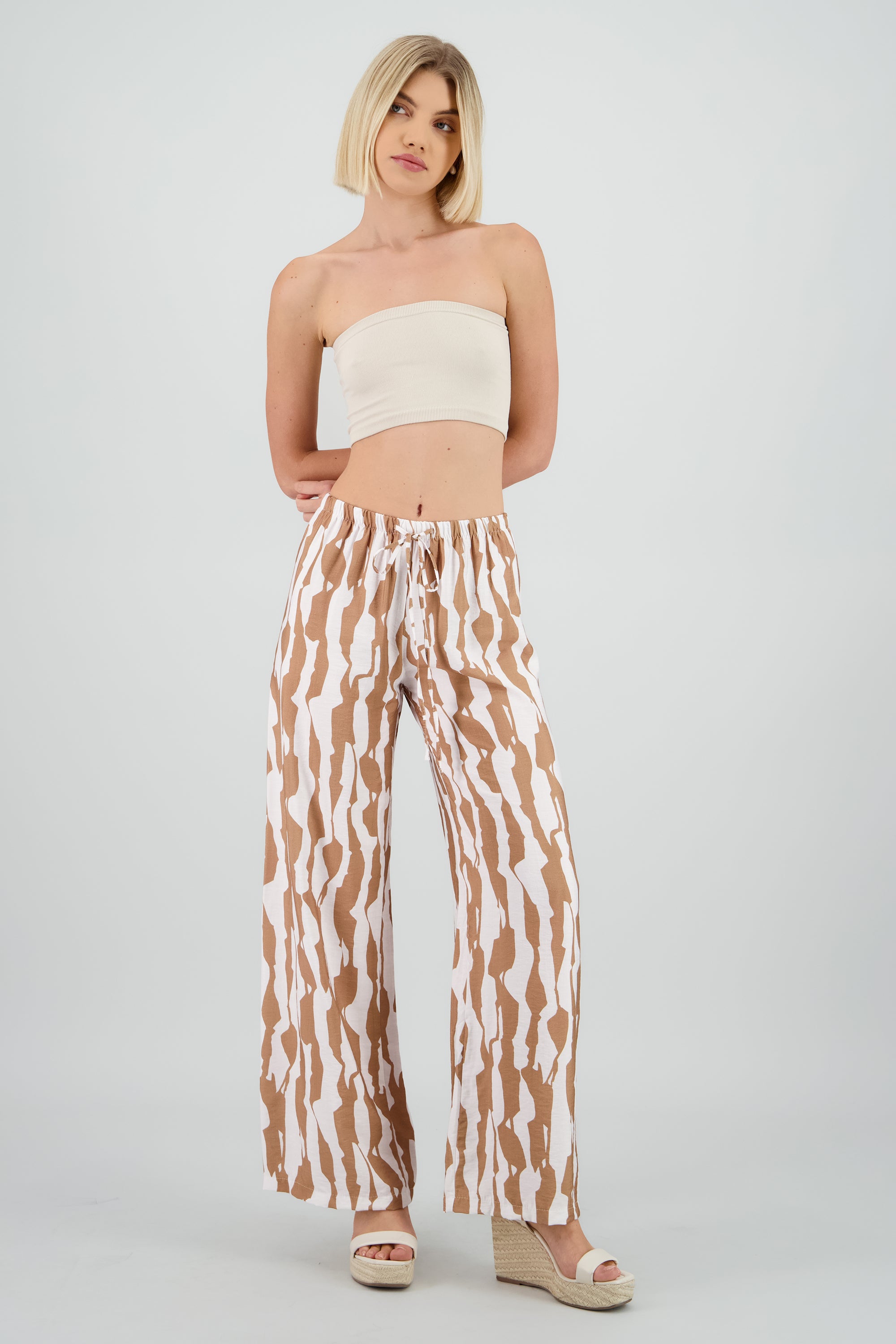 Pantalon estampado grecas fluido CAFE COMBO