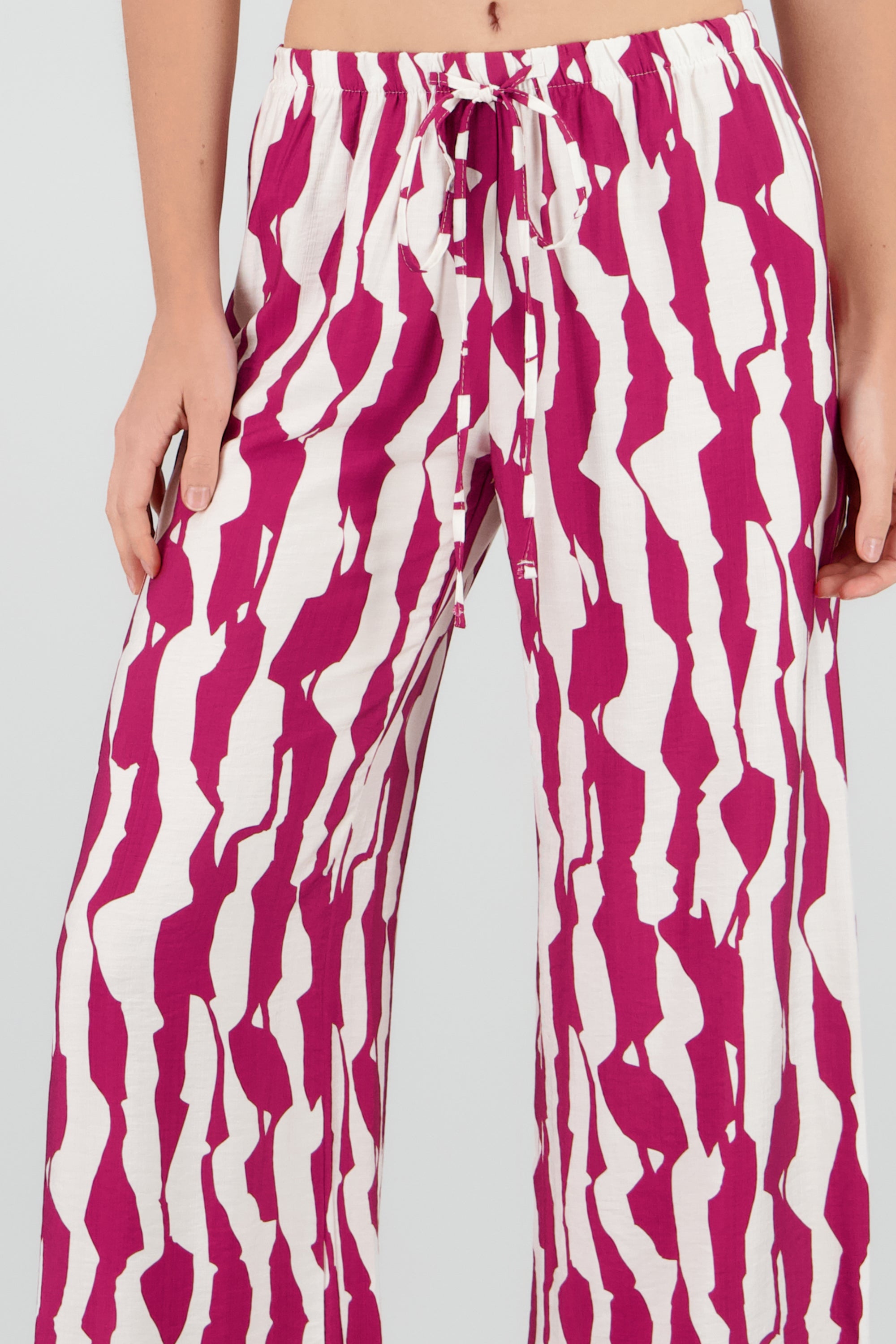 Pantalon estampado grecas fluido VINO COMBO
