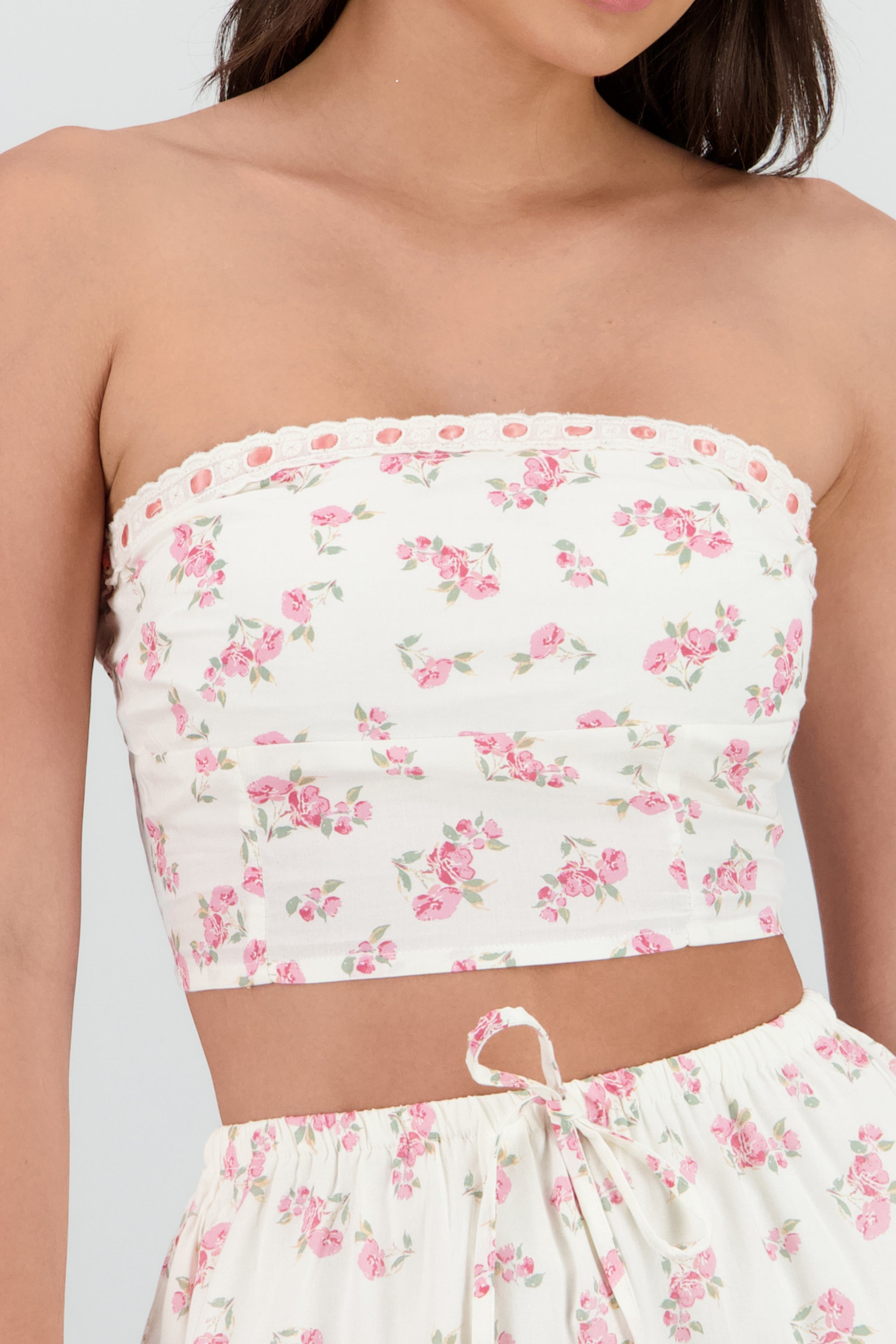 Top bandeau flores detalle encaje BLANCO COMBO