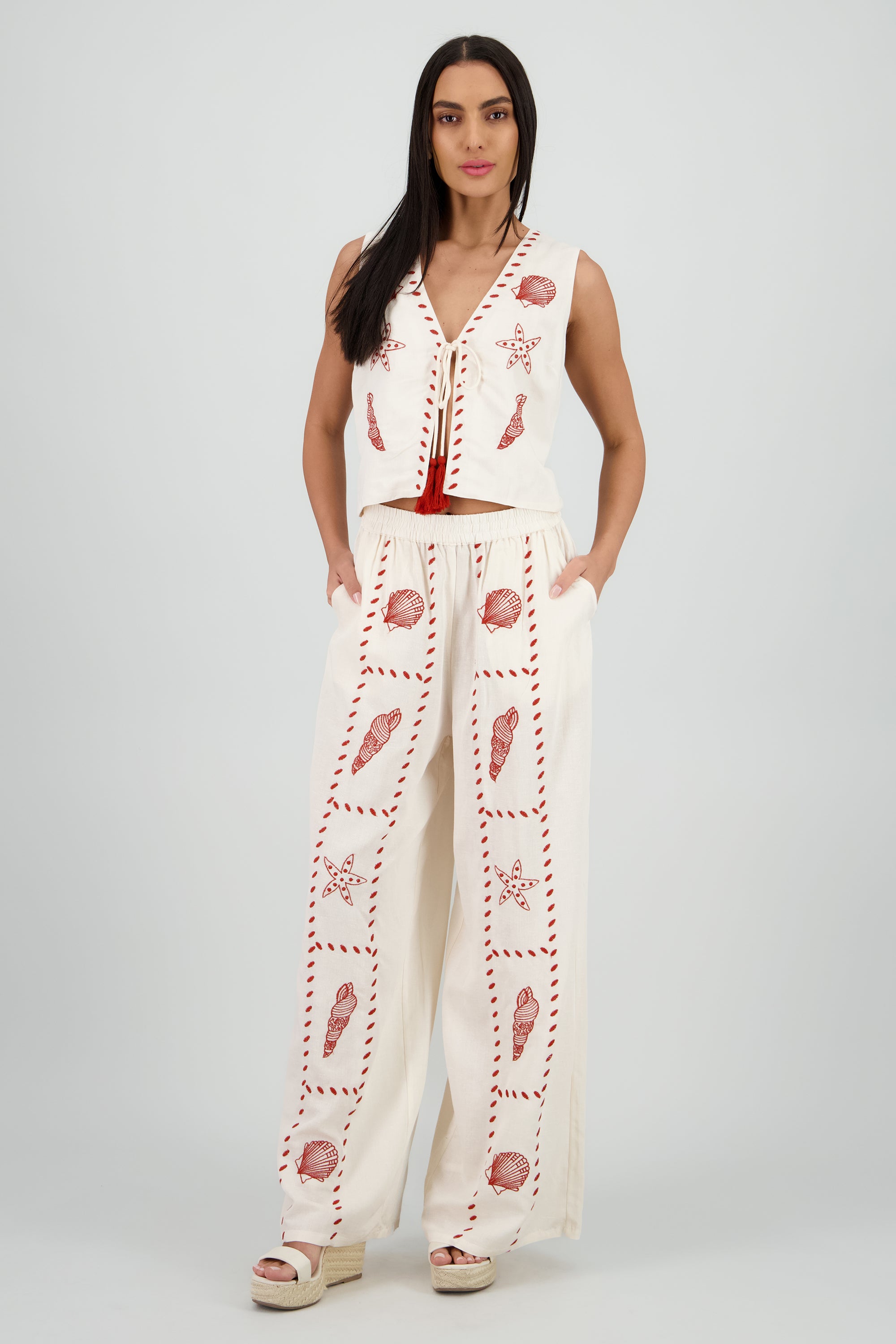 Pantalon amplio bordado conchas HUESO COMBO