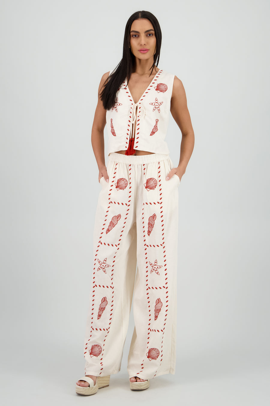Pantalon amplio bordado conchas