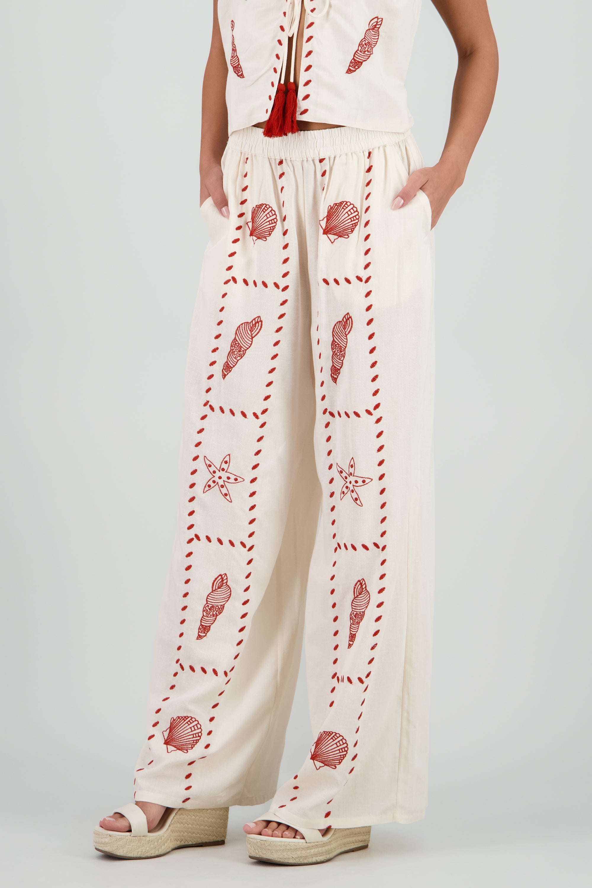 Pantalon amplio bordado conchas HUESO COMBO
