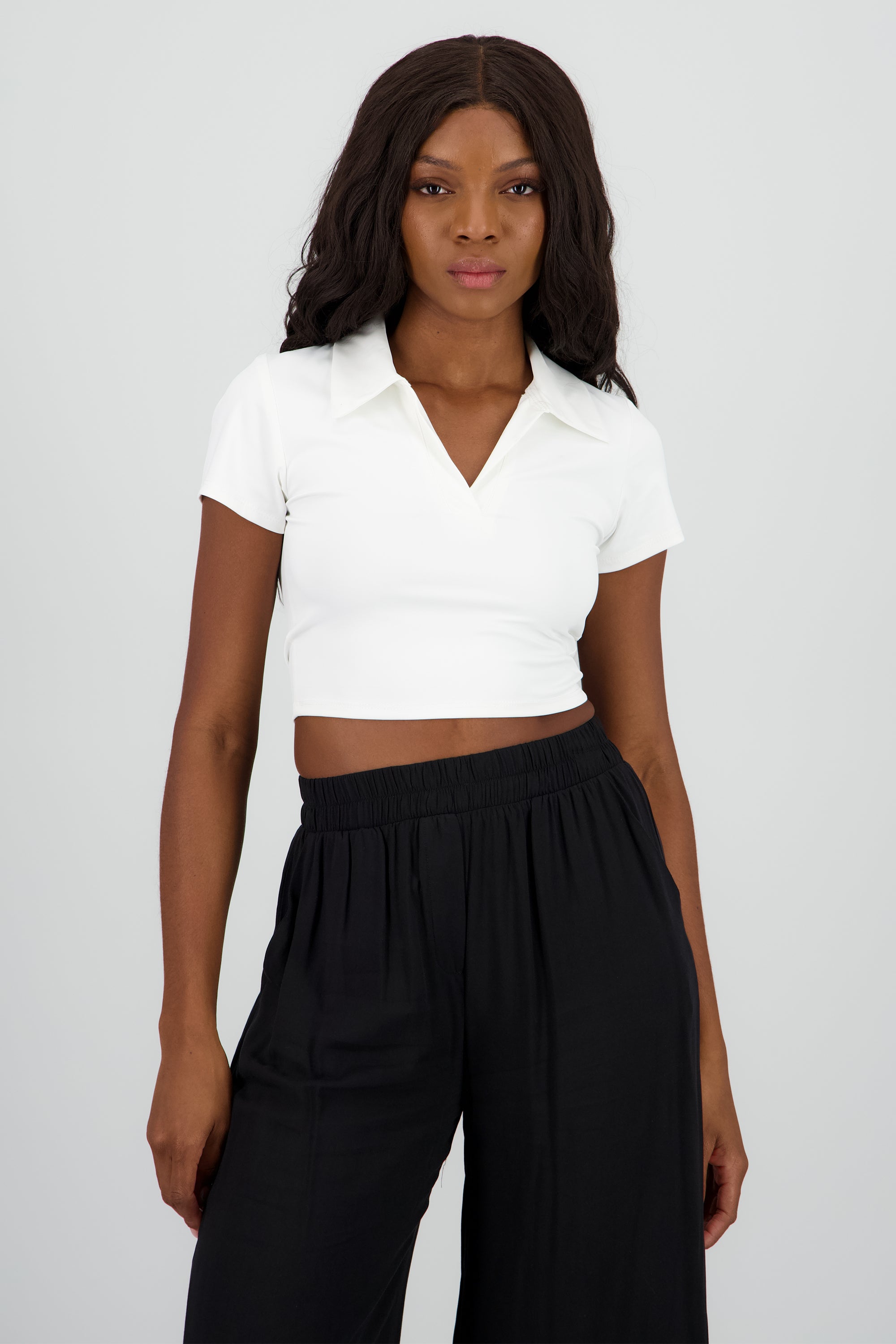 Playera crop tipo polo manga corta HUESO