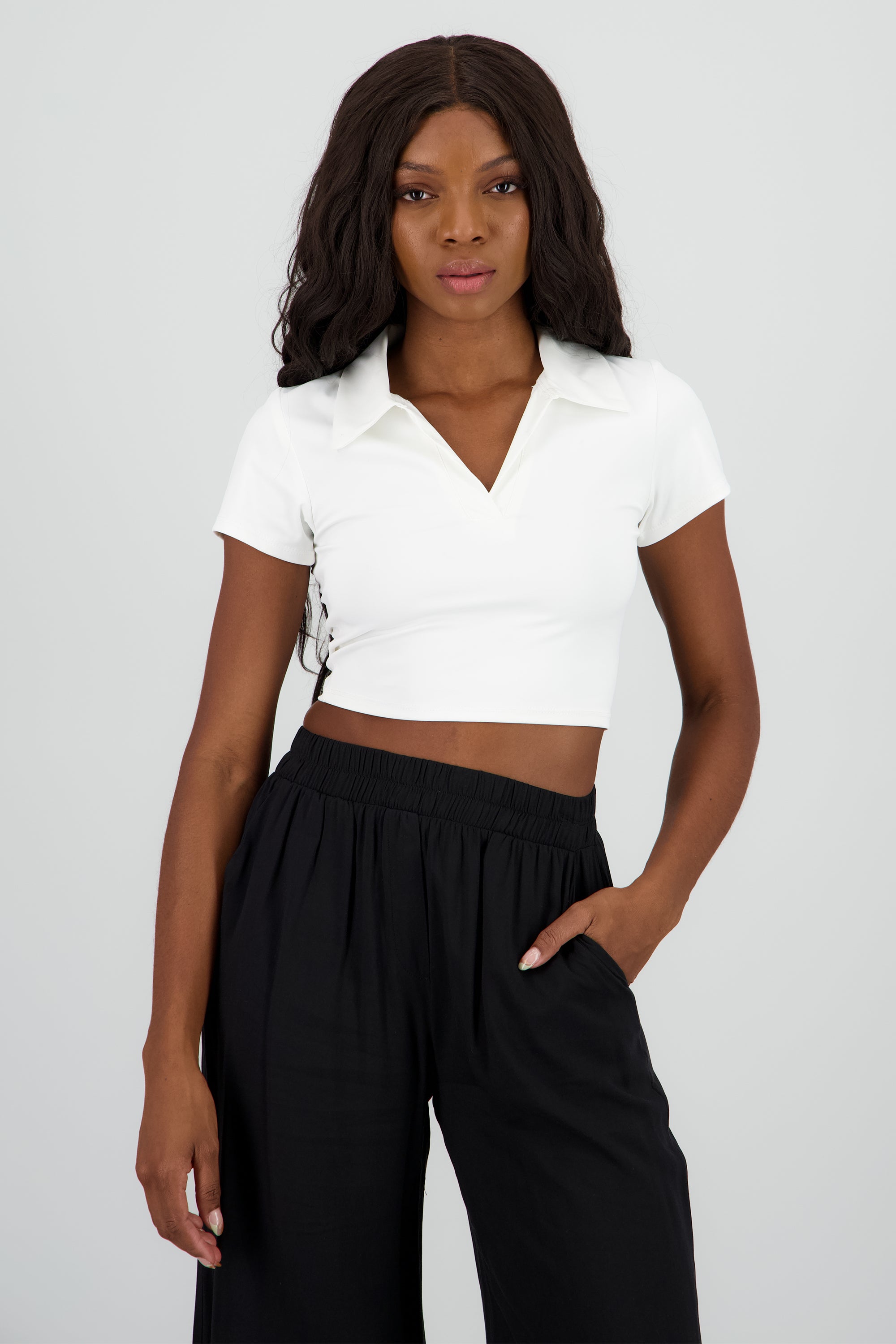 Playera crop tipo polo manga corta HUESO