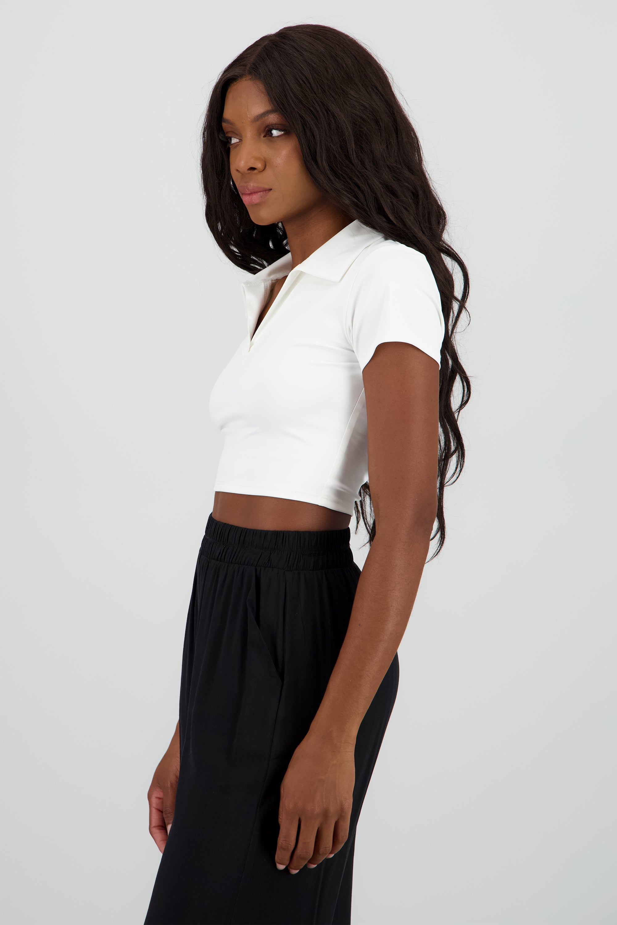 Playera crop tipo polo manga corta HUESO