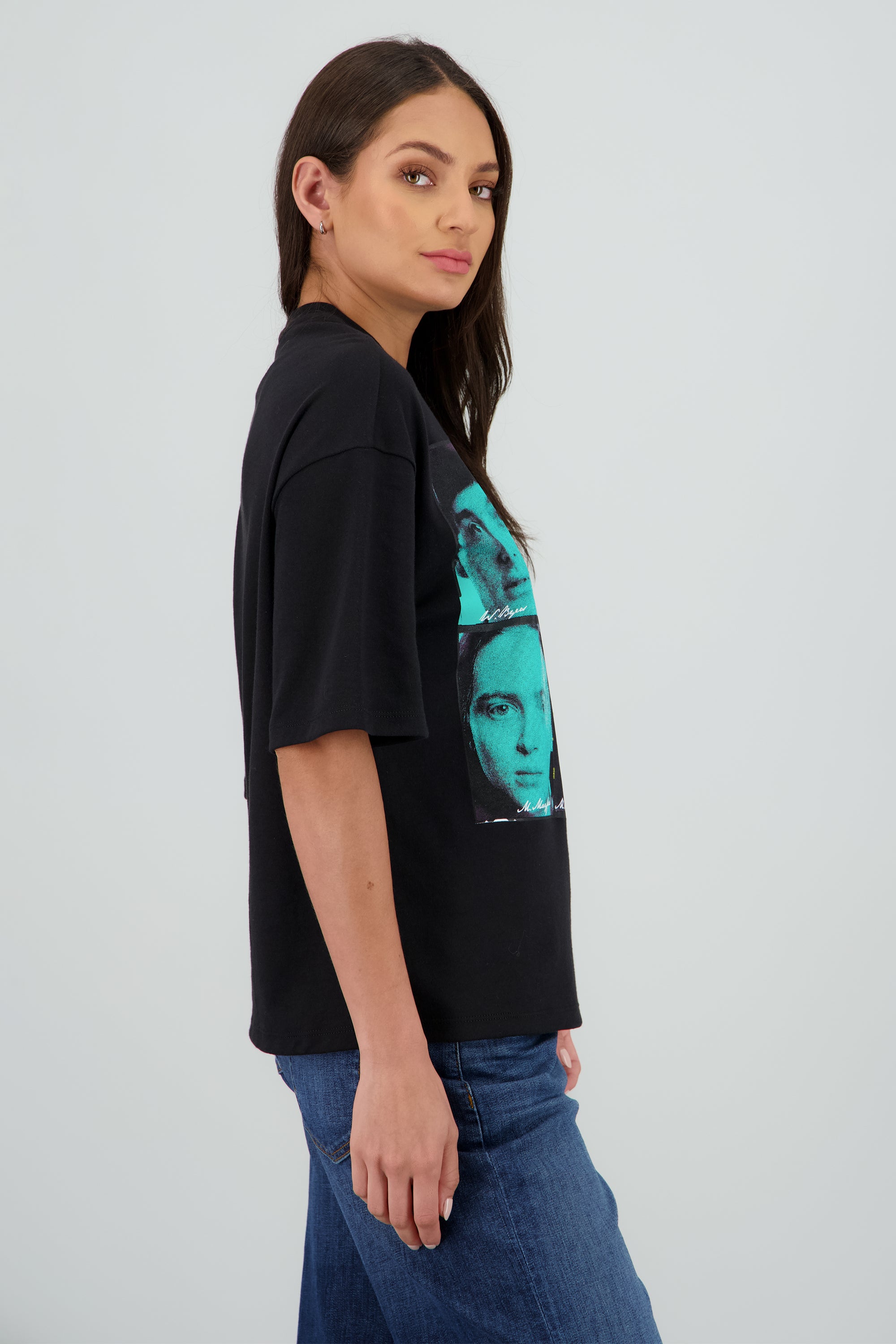 Playera over Stranger things caras NEGRO