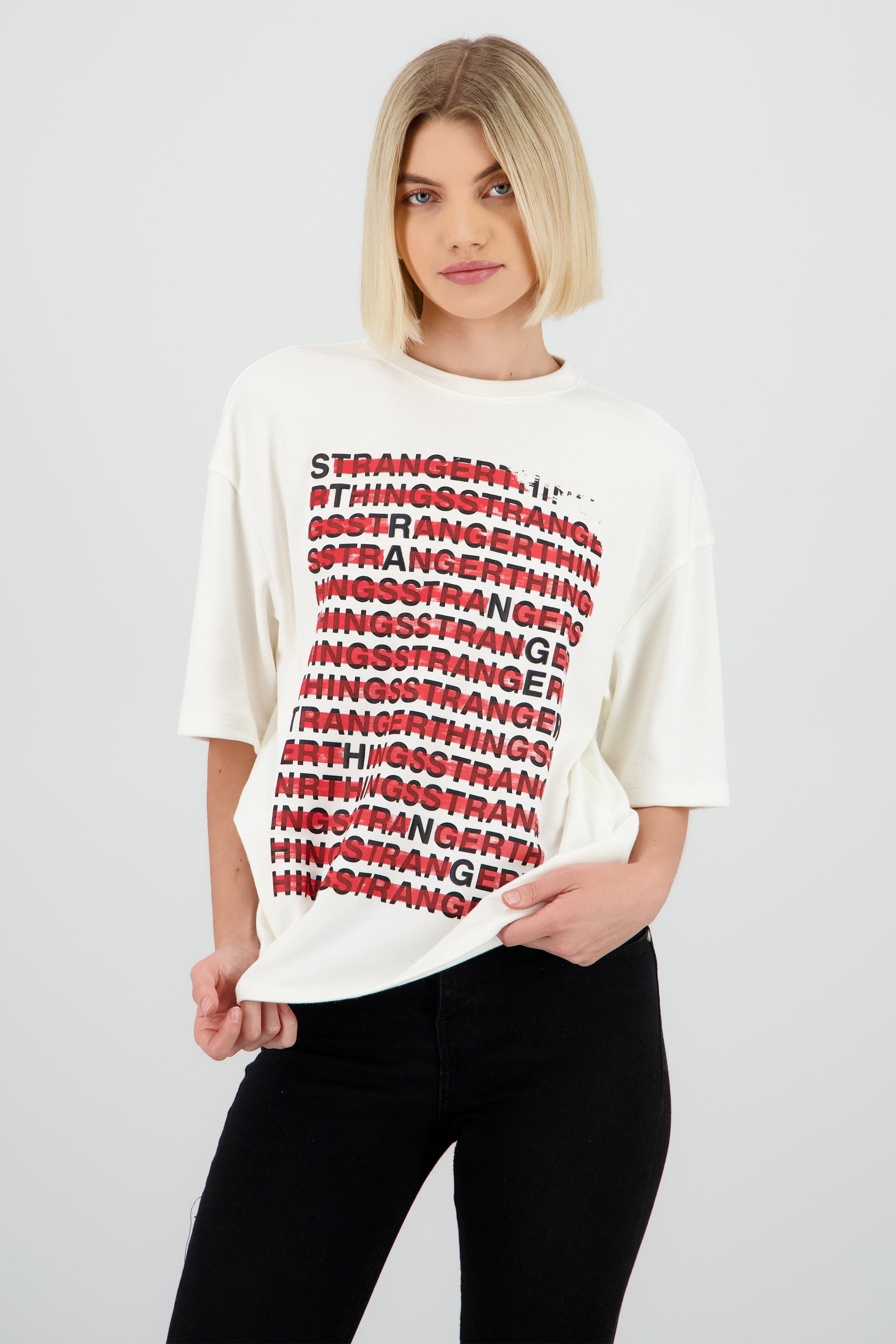 Playera stranger things letras HUESO