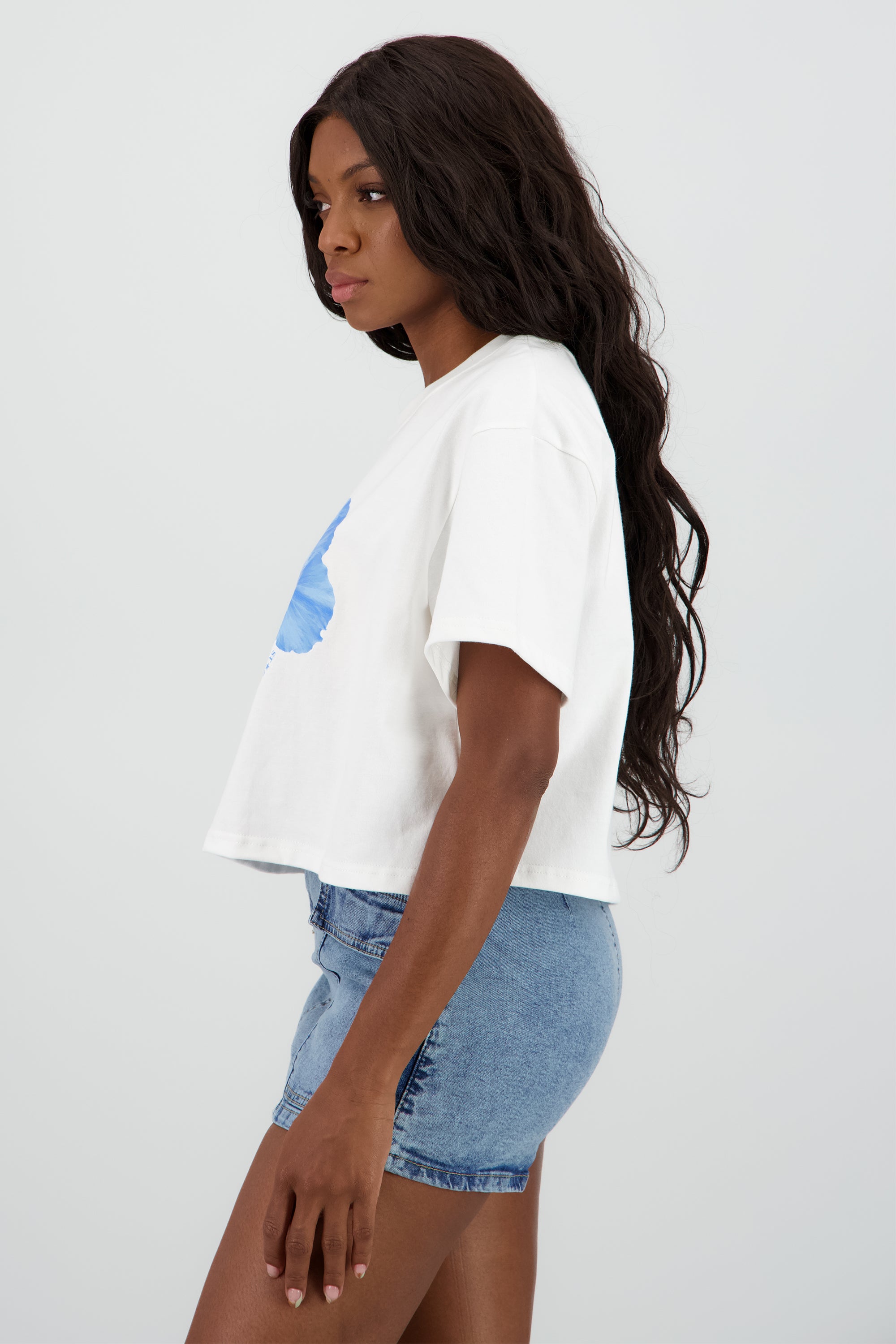 Playera manga corta estampado flor AZUL COMBO