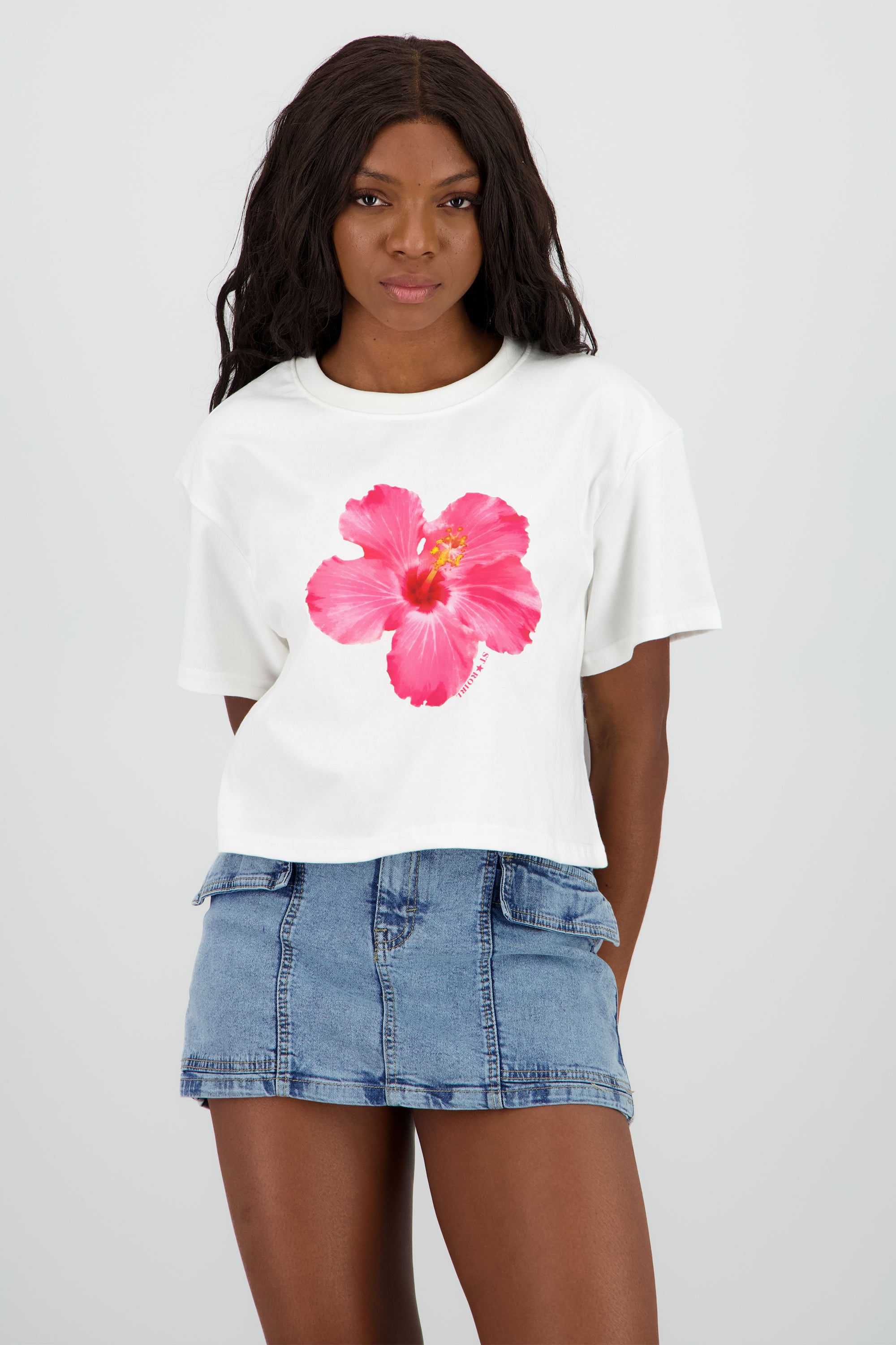 Playera manga corta estampado flor BLANCO
