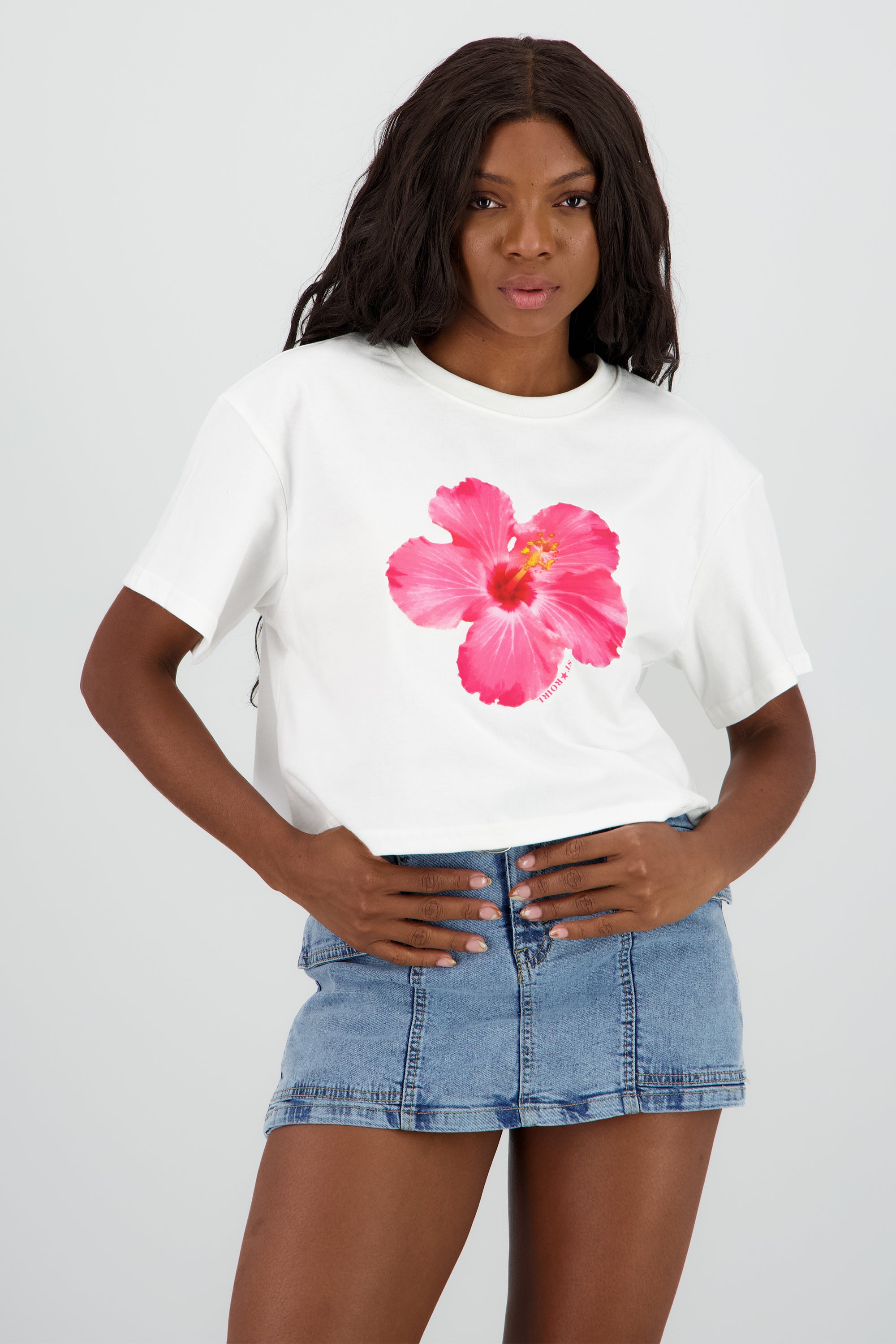 Playera manga corta estampado flor BLANCO