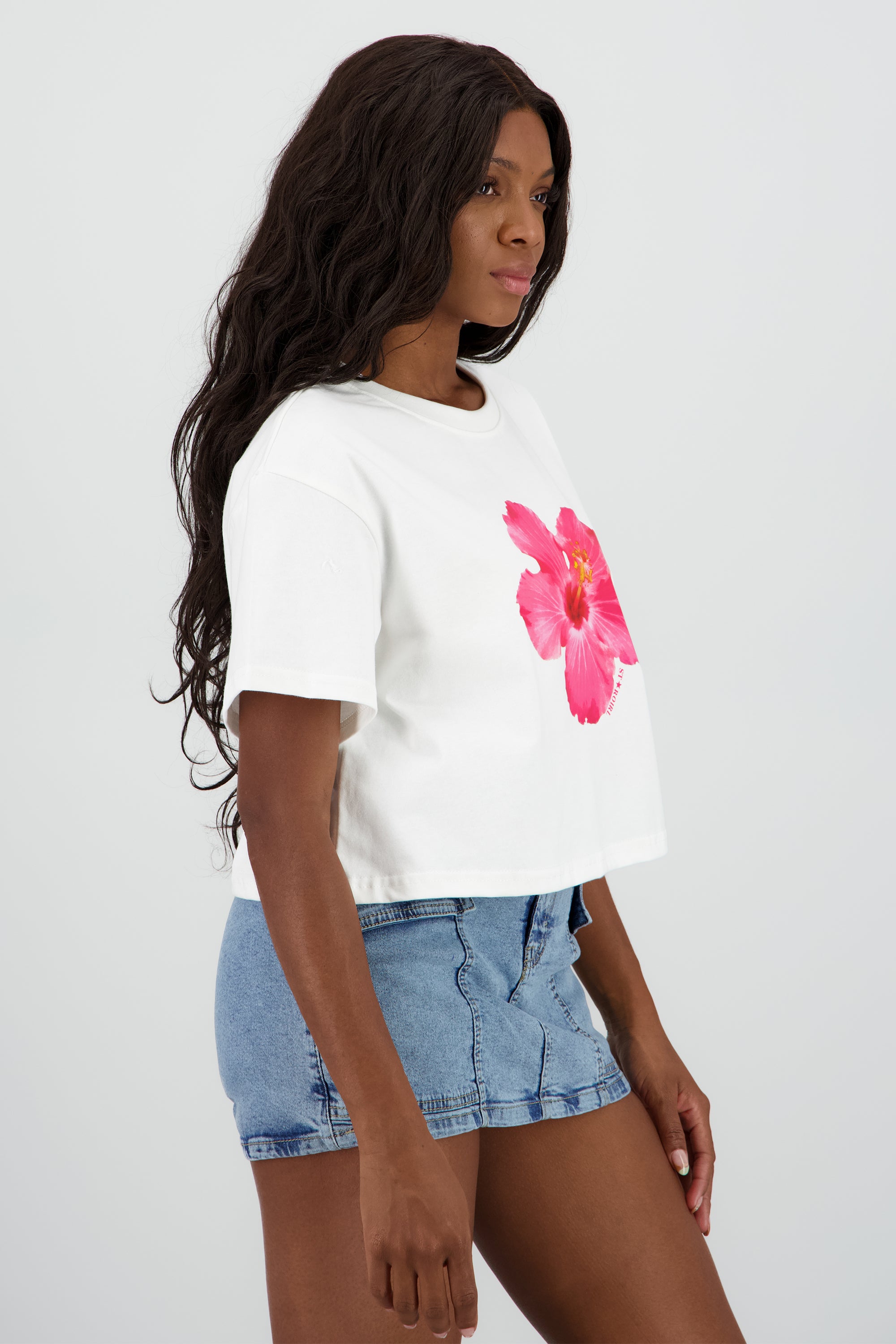 Playera manga corta estampado flor BLANCO