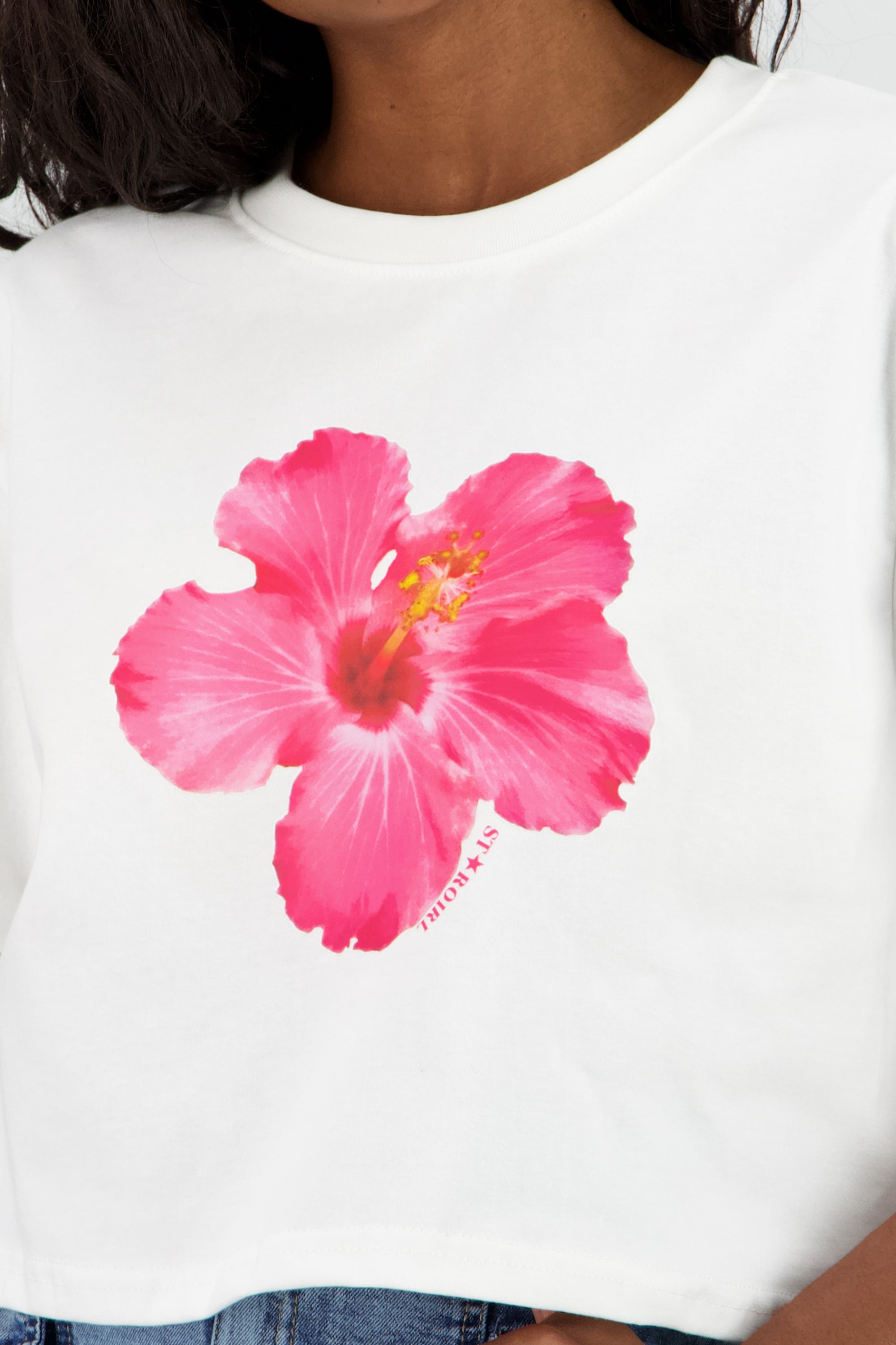 Playera manga corta estampado flor BLANCO