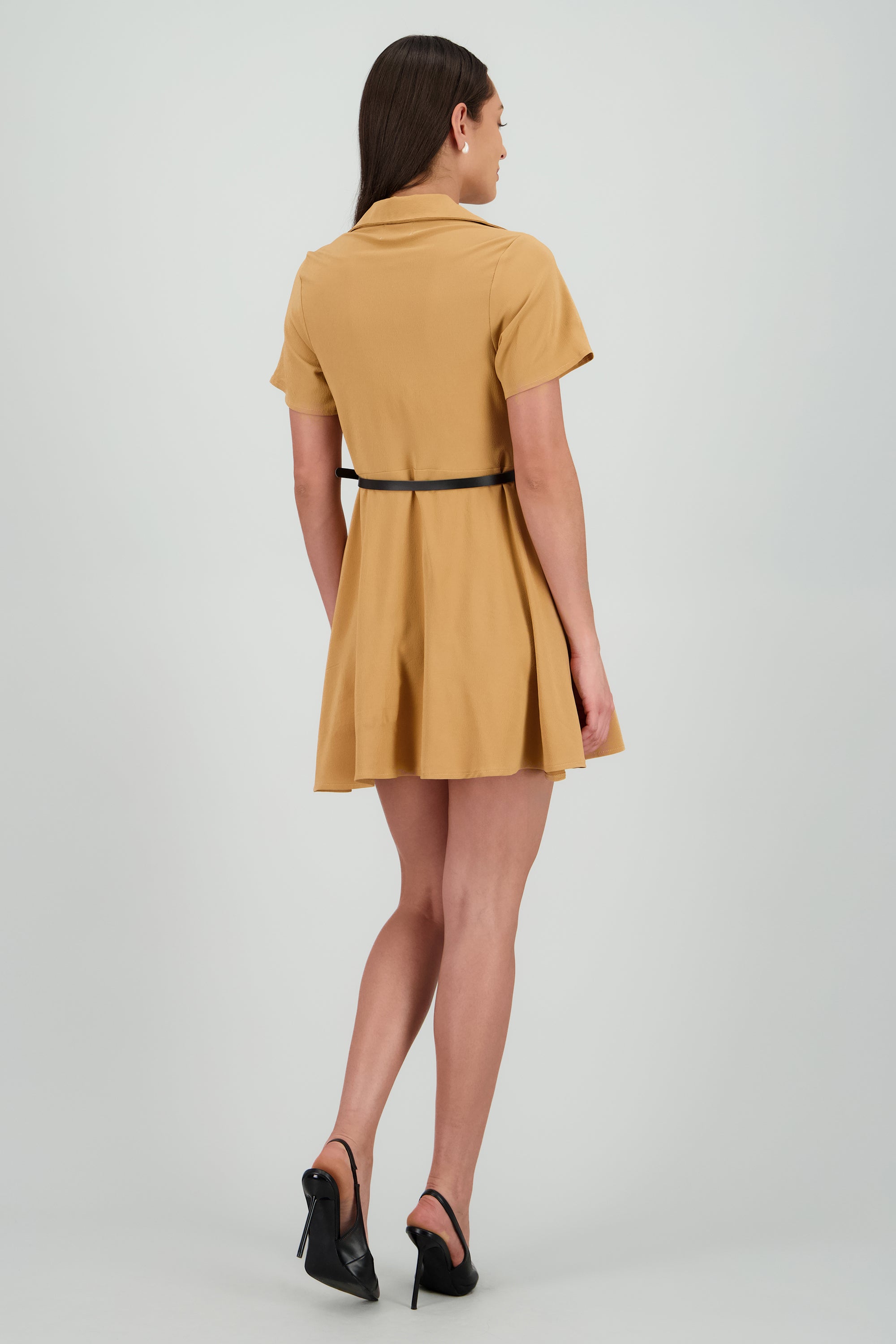 Vestido mini cuello camisero cinturon CAMELLO
