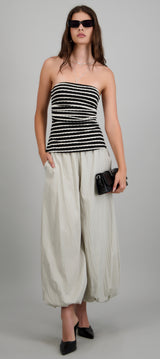 BLACK/WHITE
