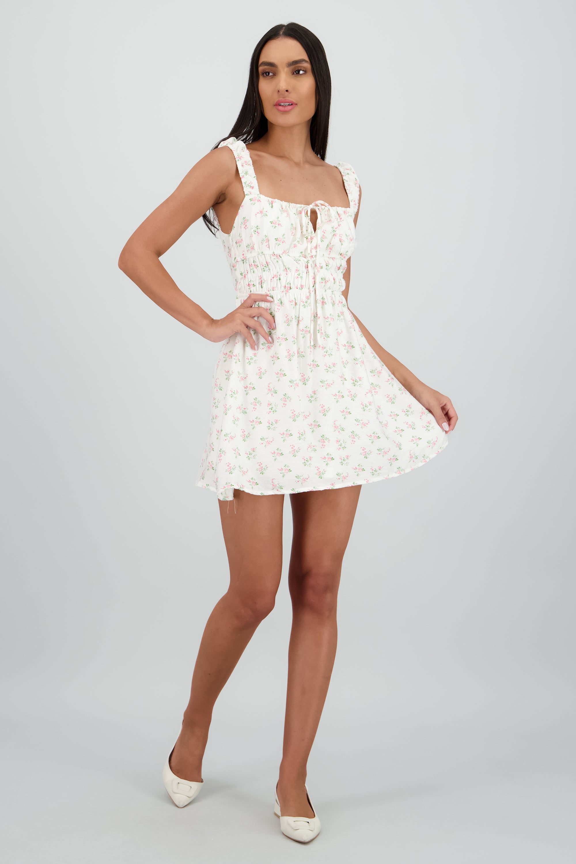 Vestido mini flores detalle cintura HUESO