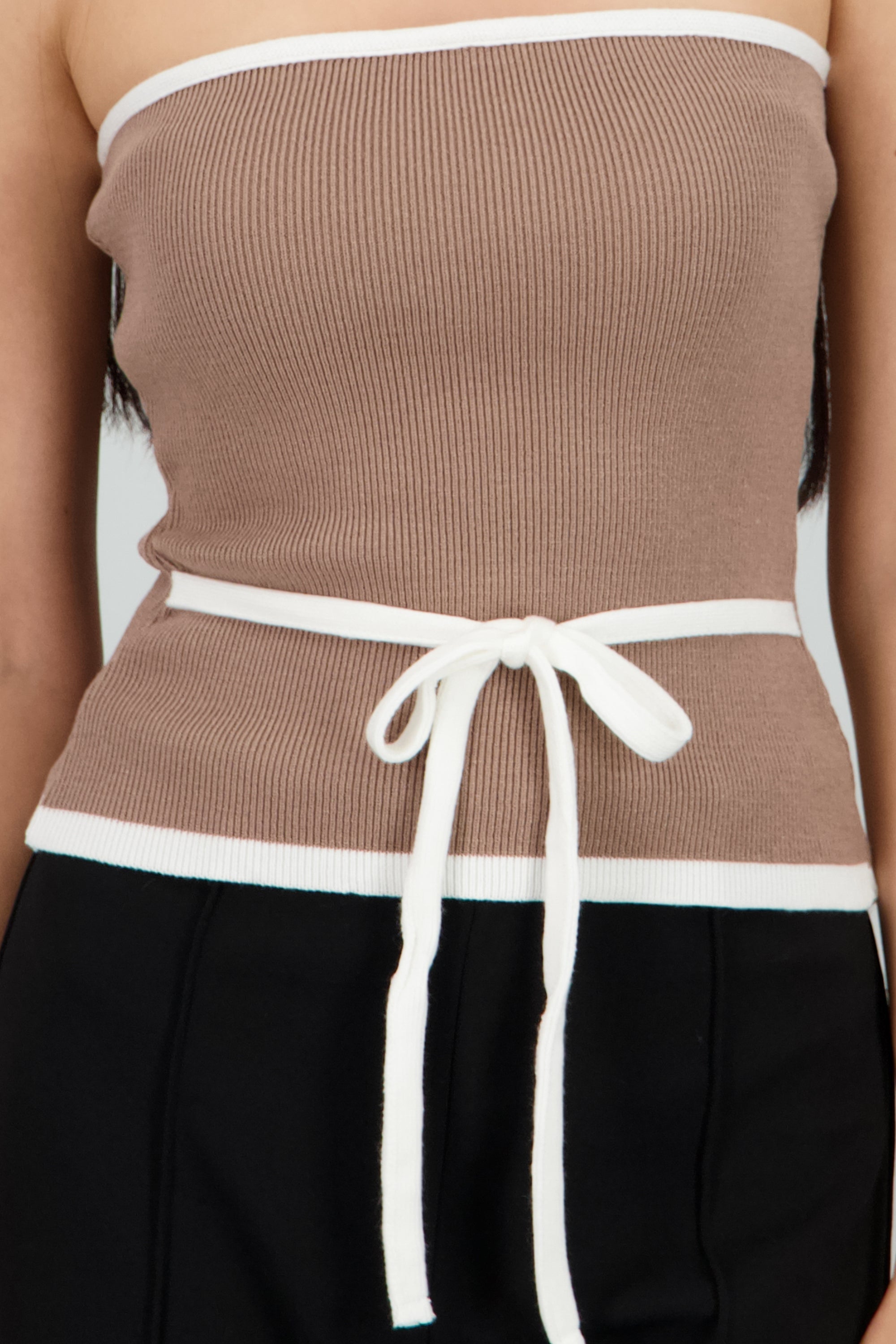 Top strapless detalle moño contraste CAFE
