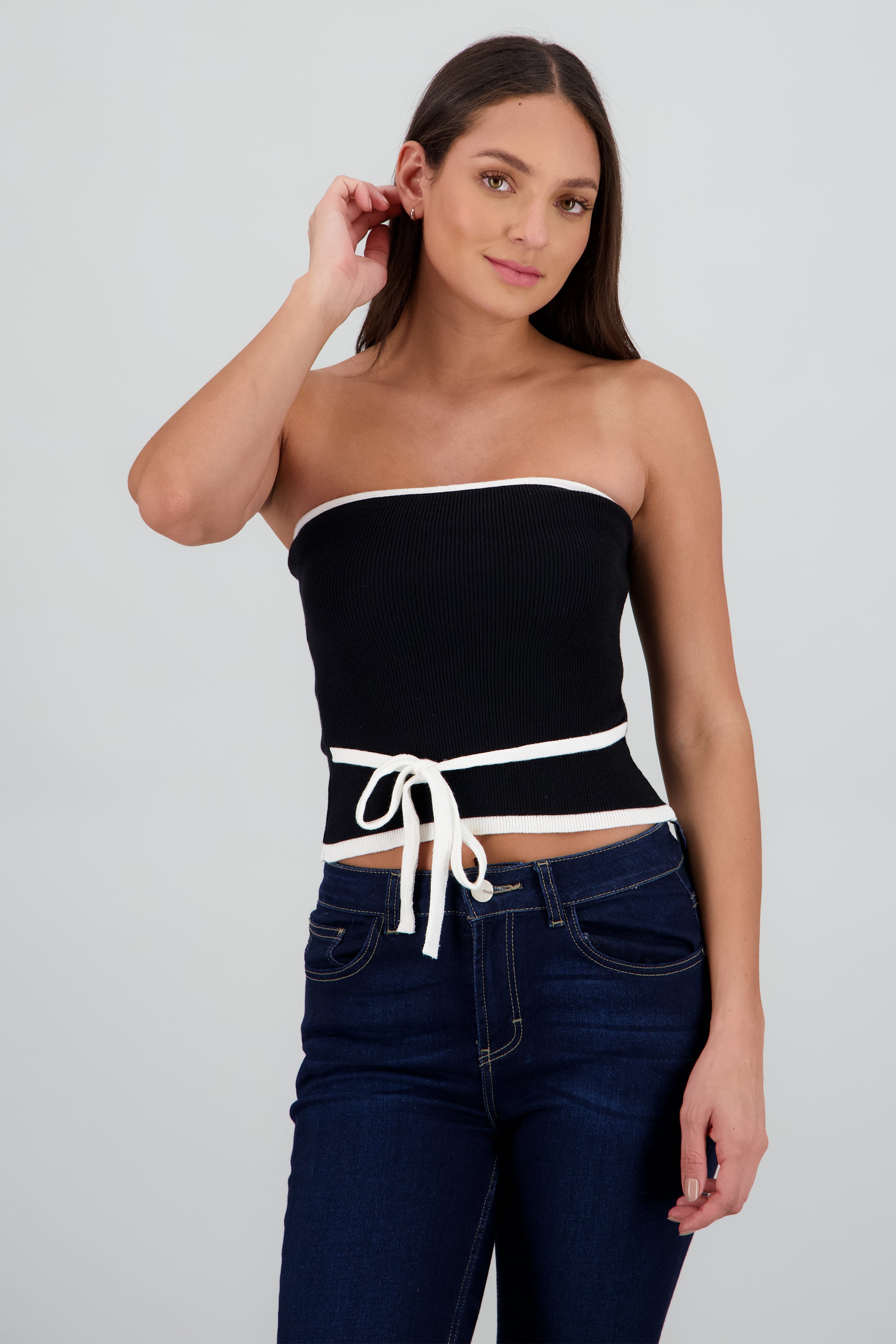 Top strapless detalle moño contraste NEGRO