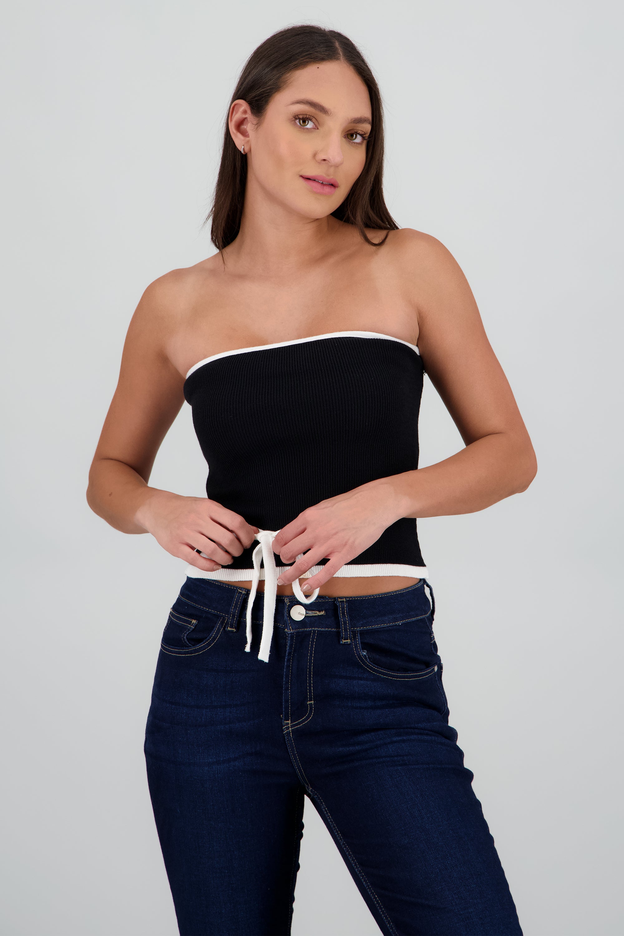 Top strapless detalle moño contraste NEGRO