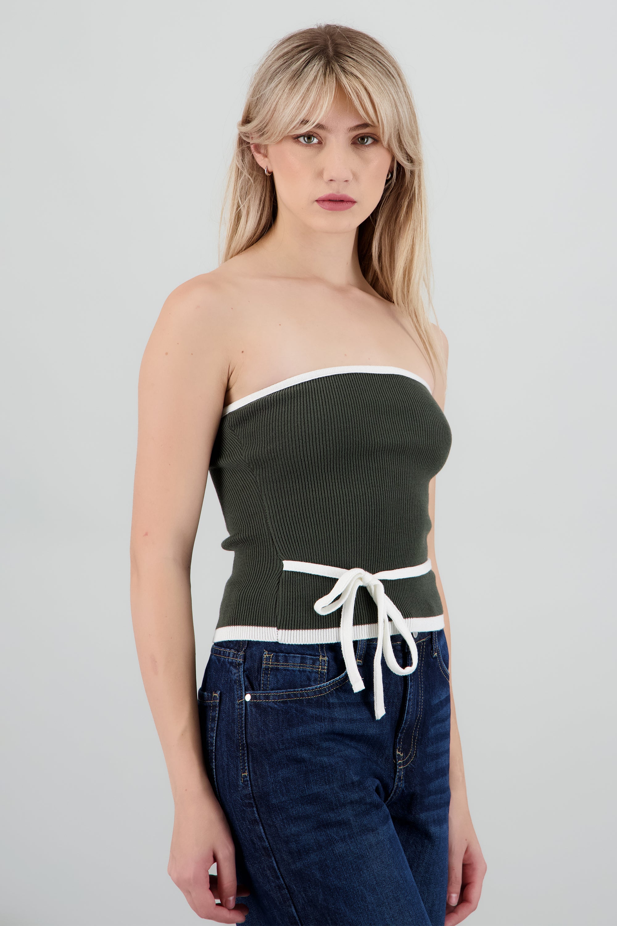 Top strapless detalle moño contraste OLIVO