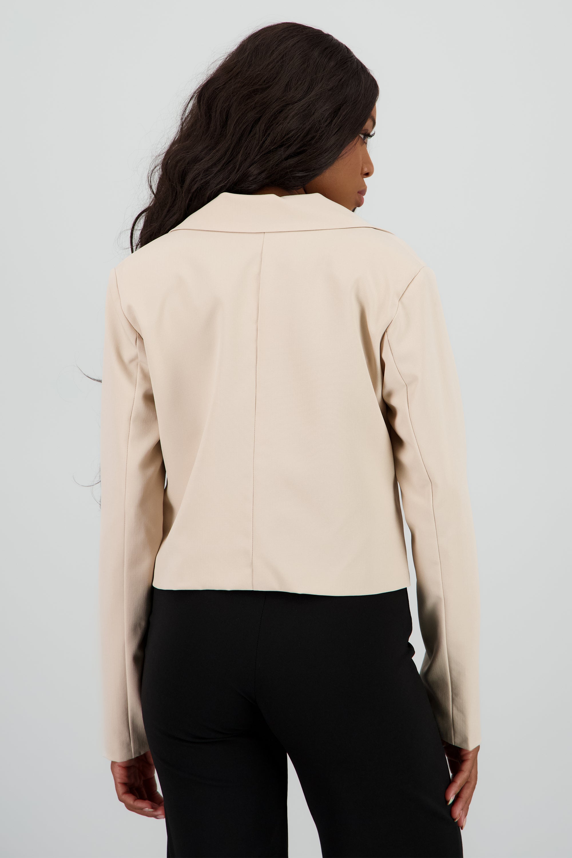 Saco over crop detalle botones BEIGE