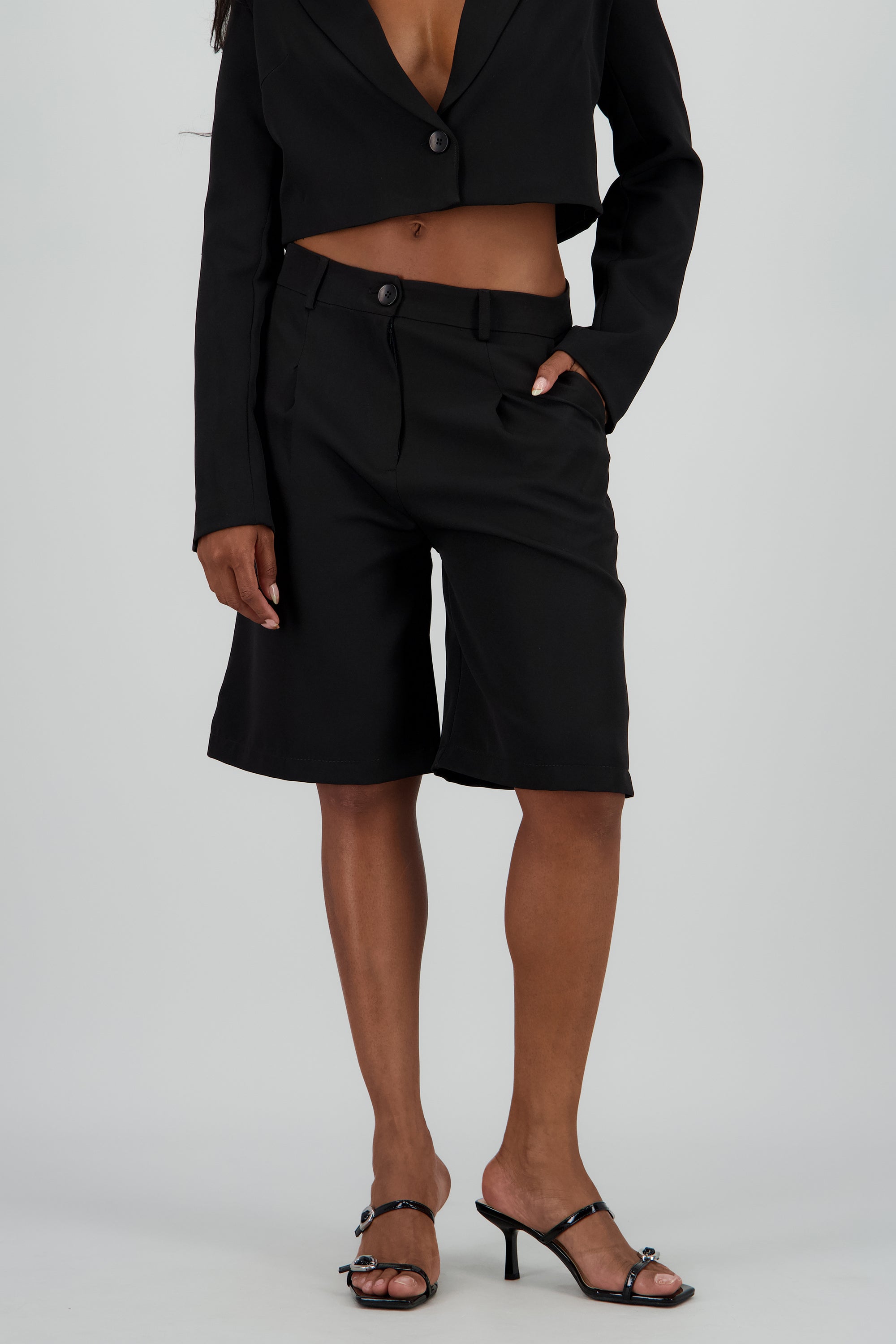 Bermudas detalle bolsas NEGRO