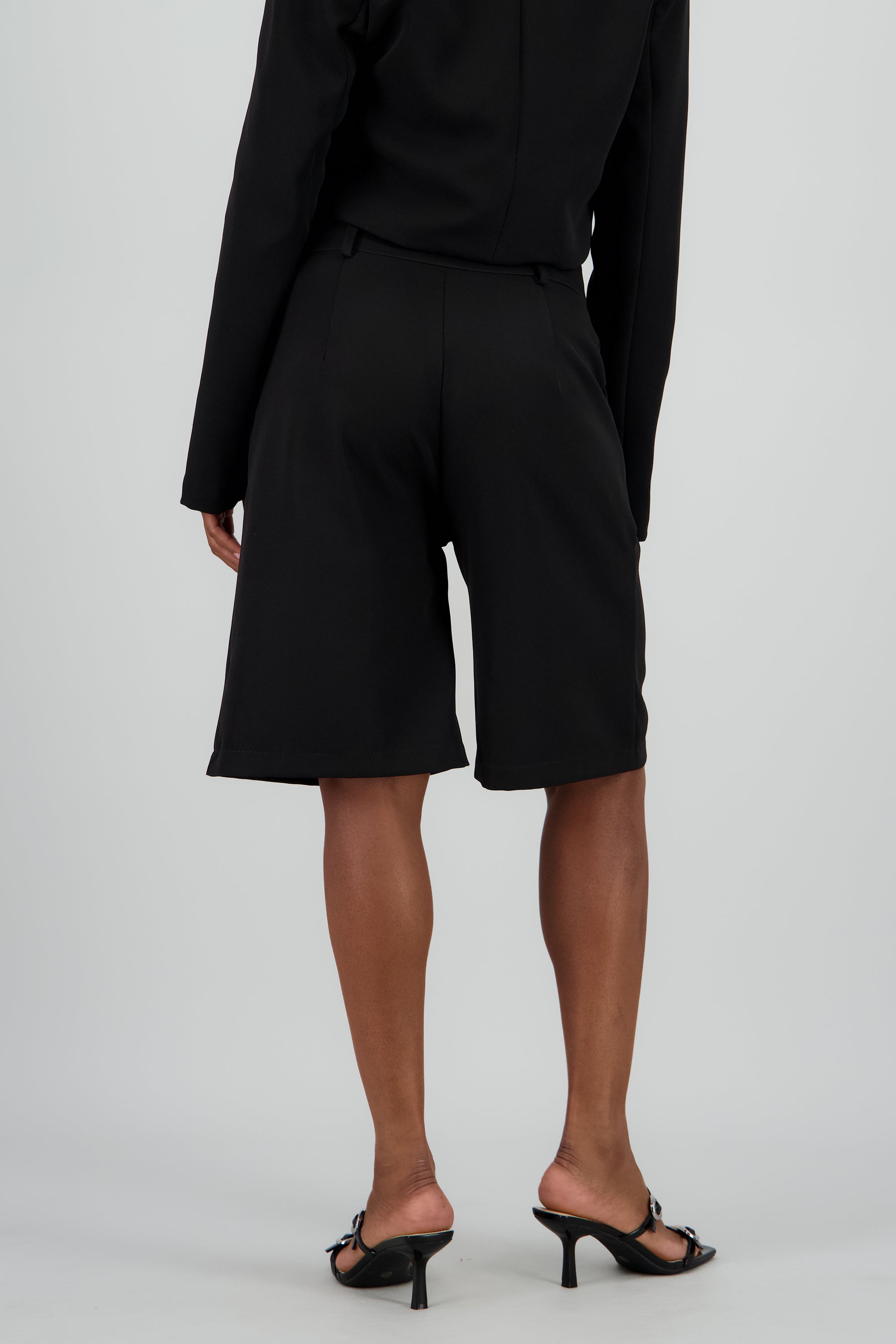 Bermudas detalle bolsas NEGRO