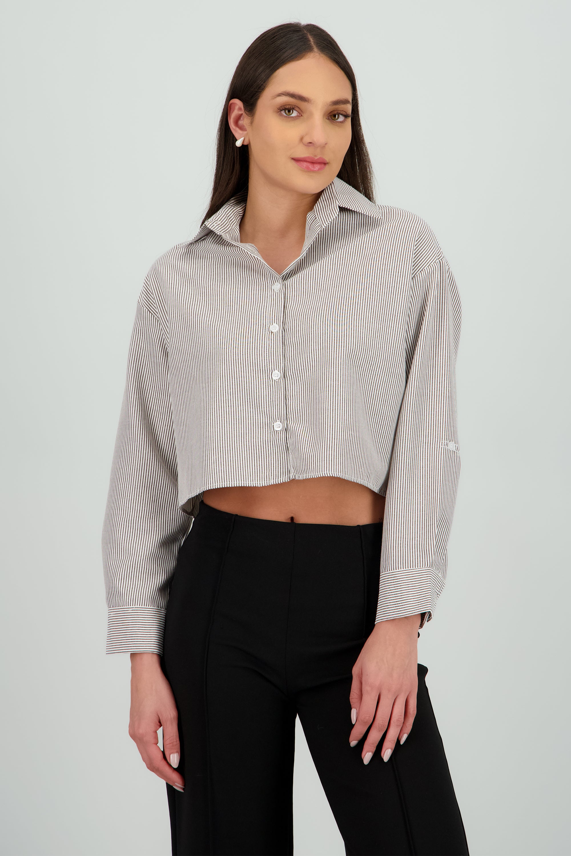 Camisa crop detalle mangas GRIS COMBO