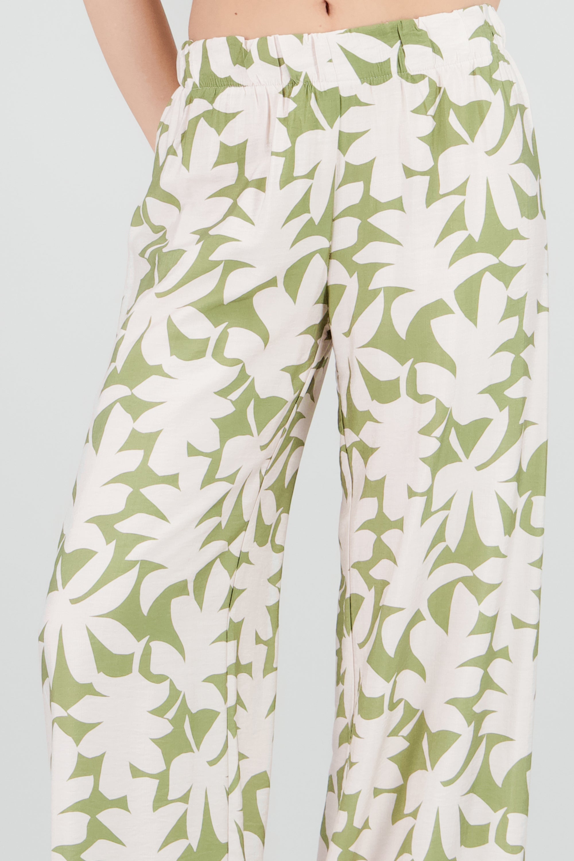 Pantalon amplio estampado flores VERDE COMBO