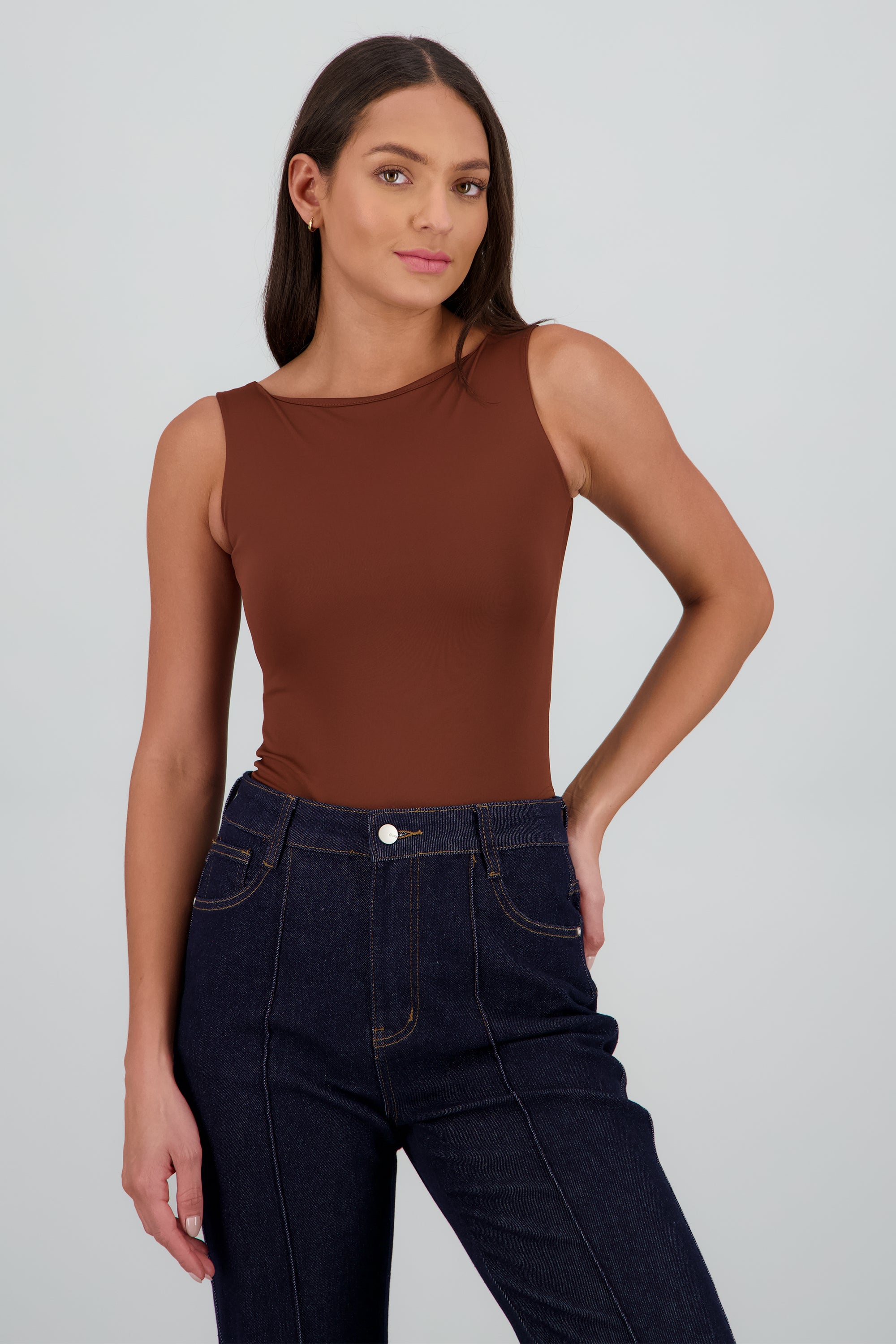 Body liso sin mangas CHOCOLATE