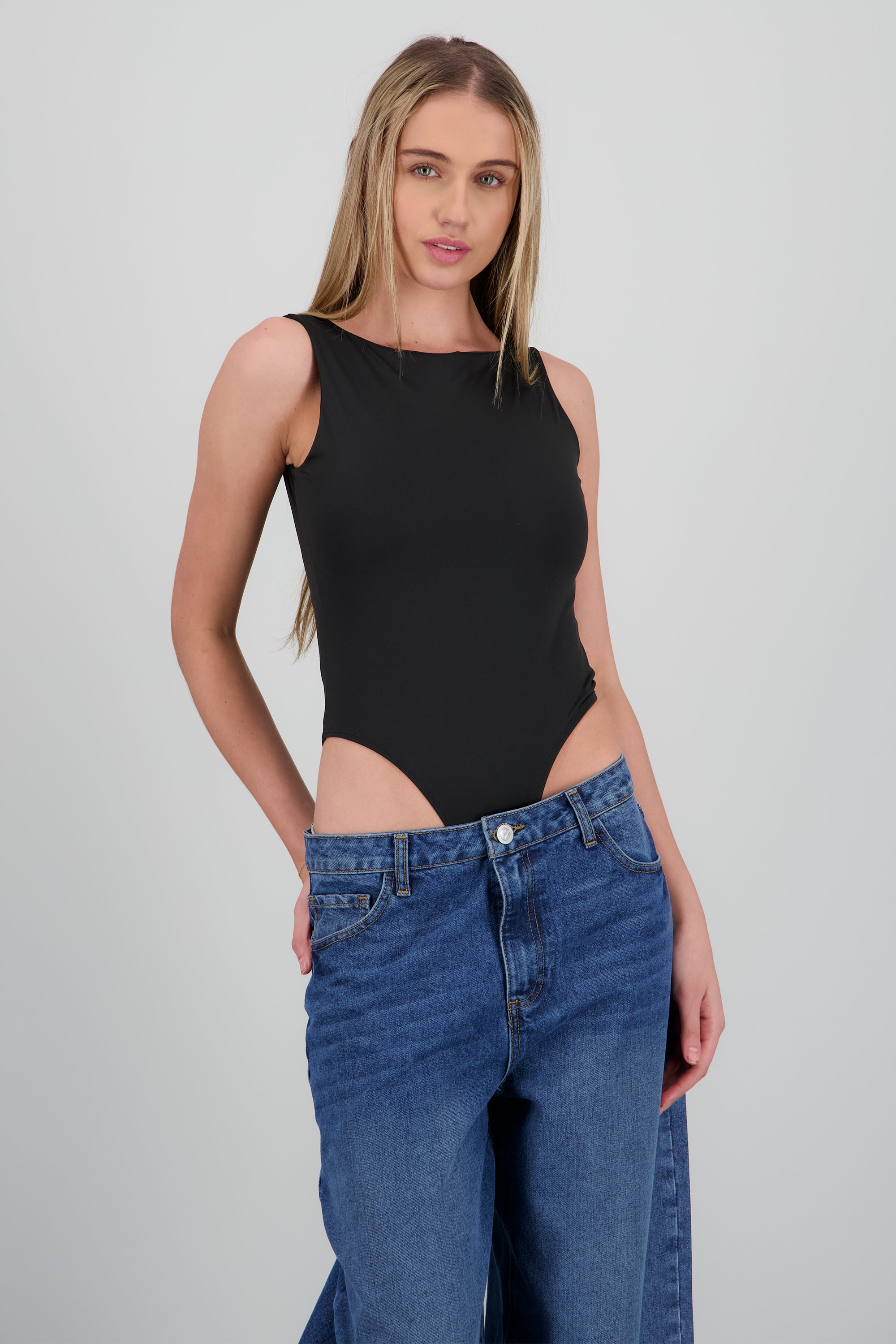 Body liso sin mangas NEGRO