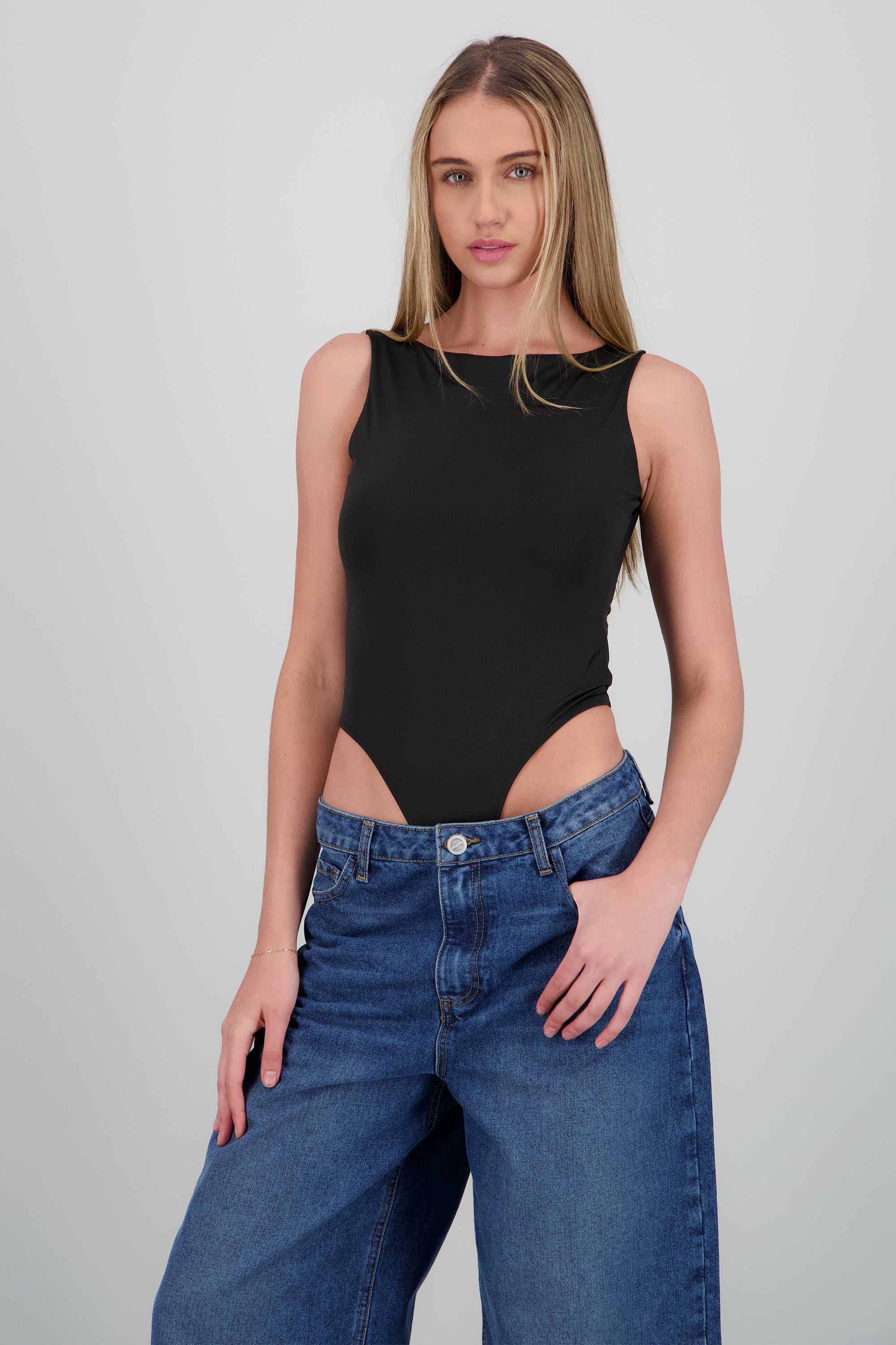 Body liso sin mangas NEGRO