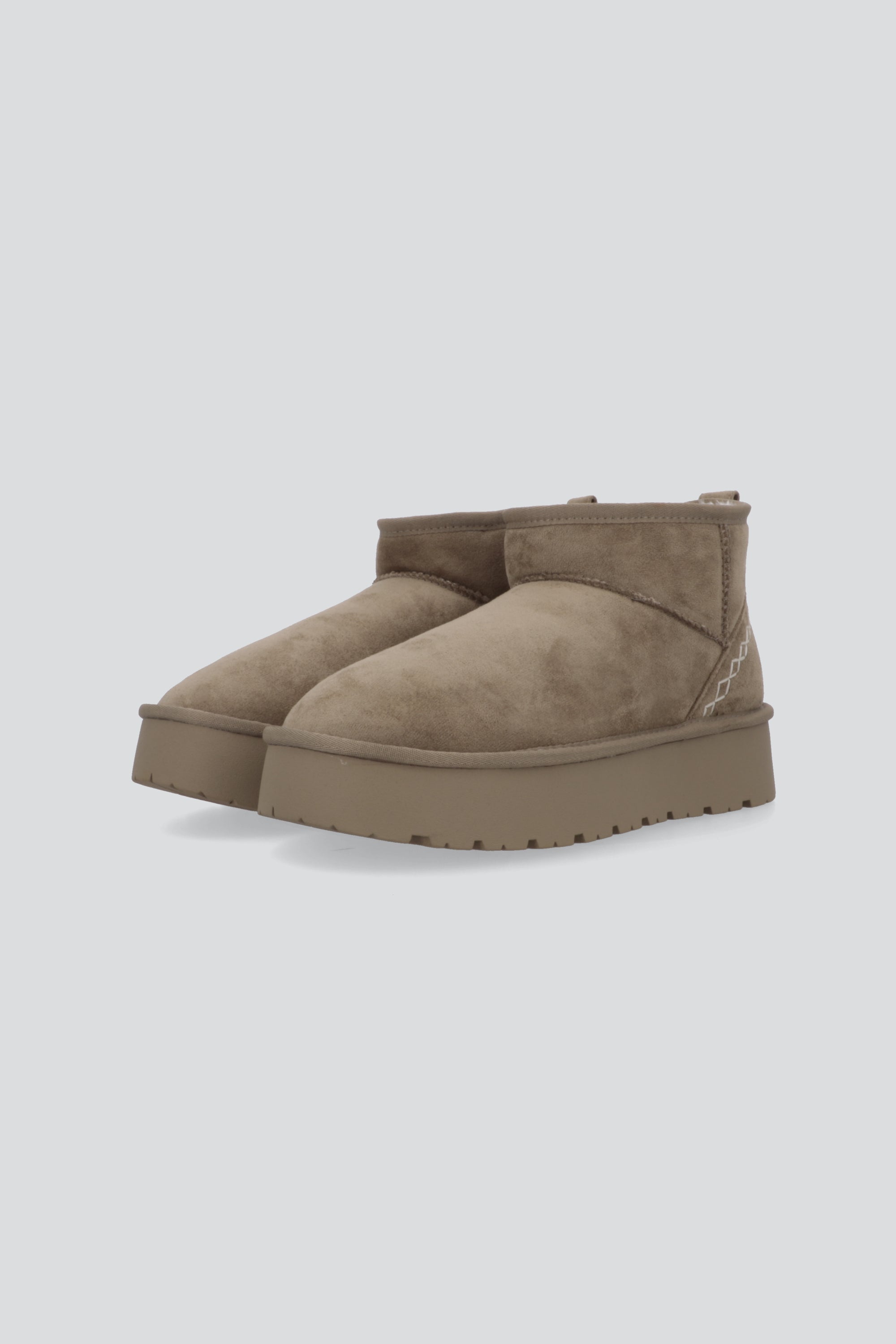Bota invierno corta detalle costura TAUPE