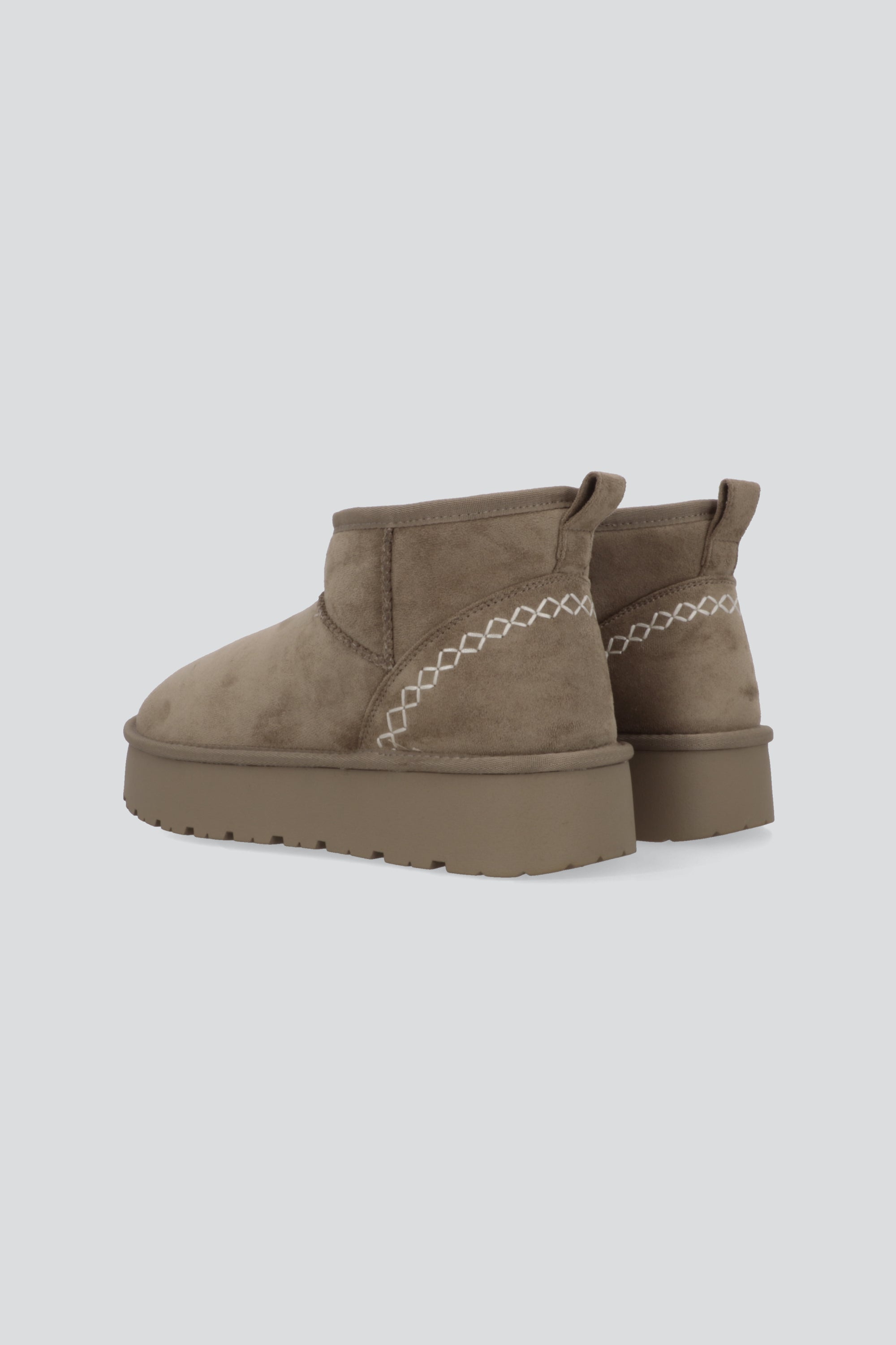Bota invierno corta detalle costura TAUPE