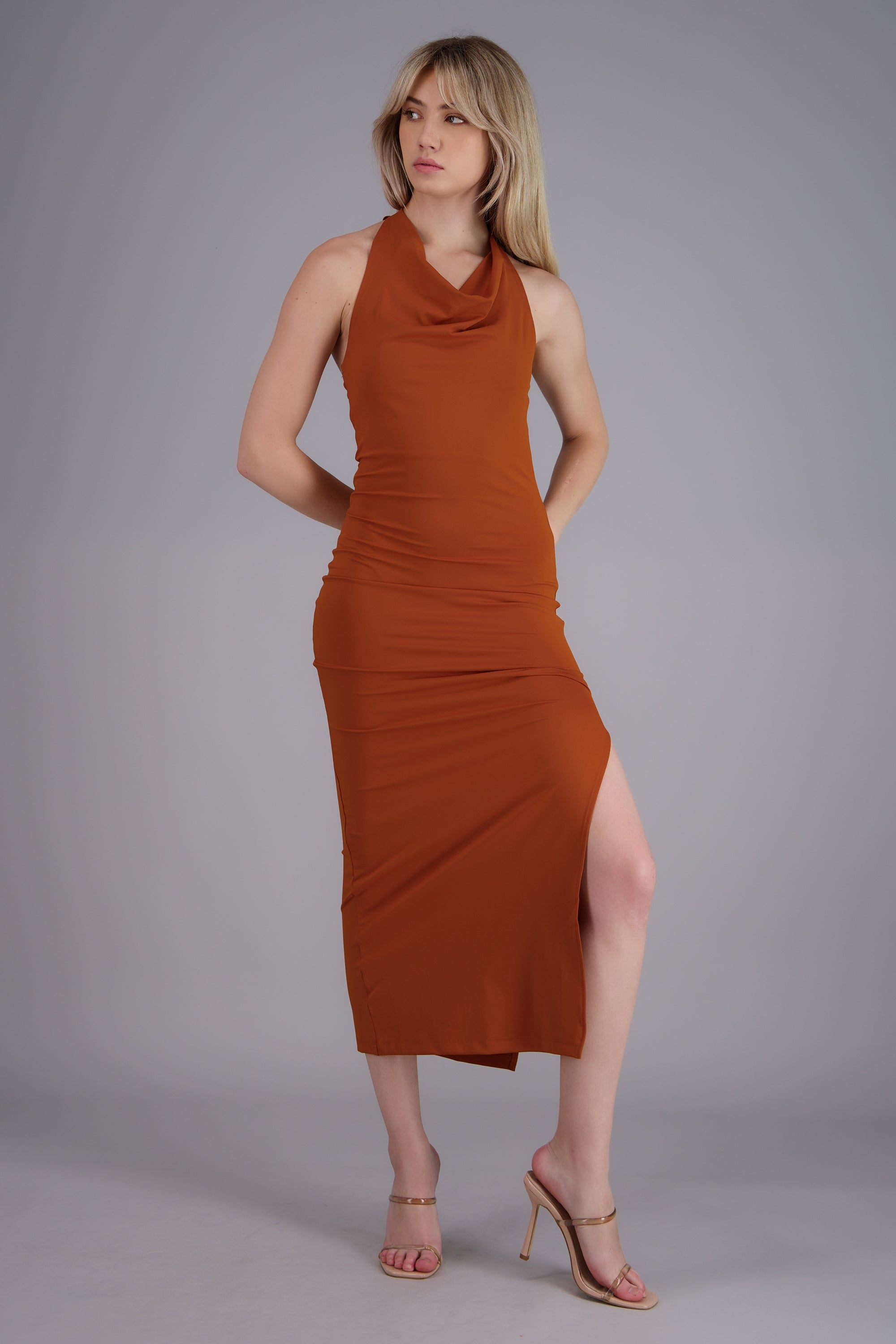 Vestido halter escote cascada maxi COBRE