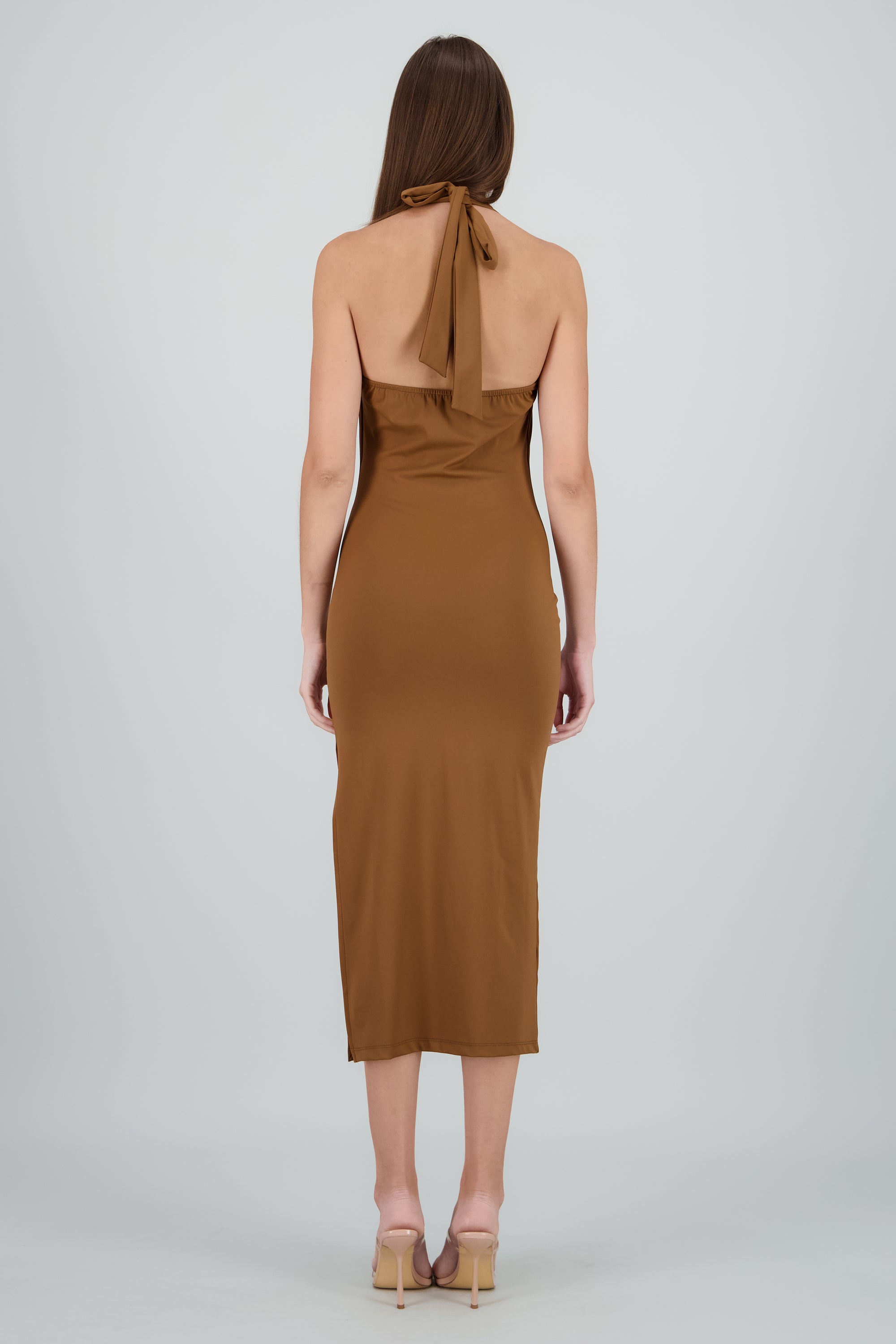 Vestido halter escote cascada maxi CHOCOLATE