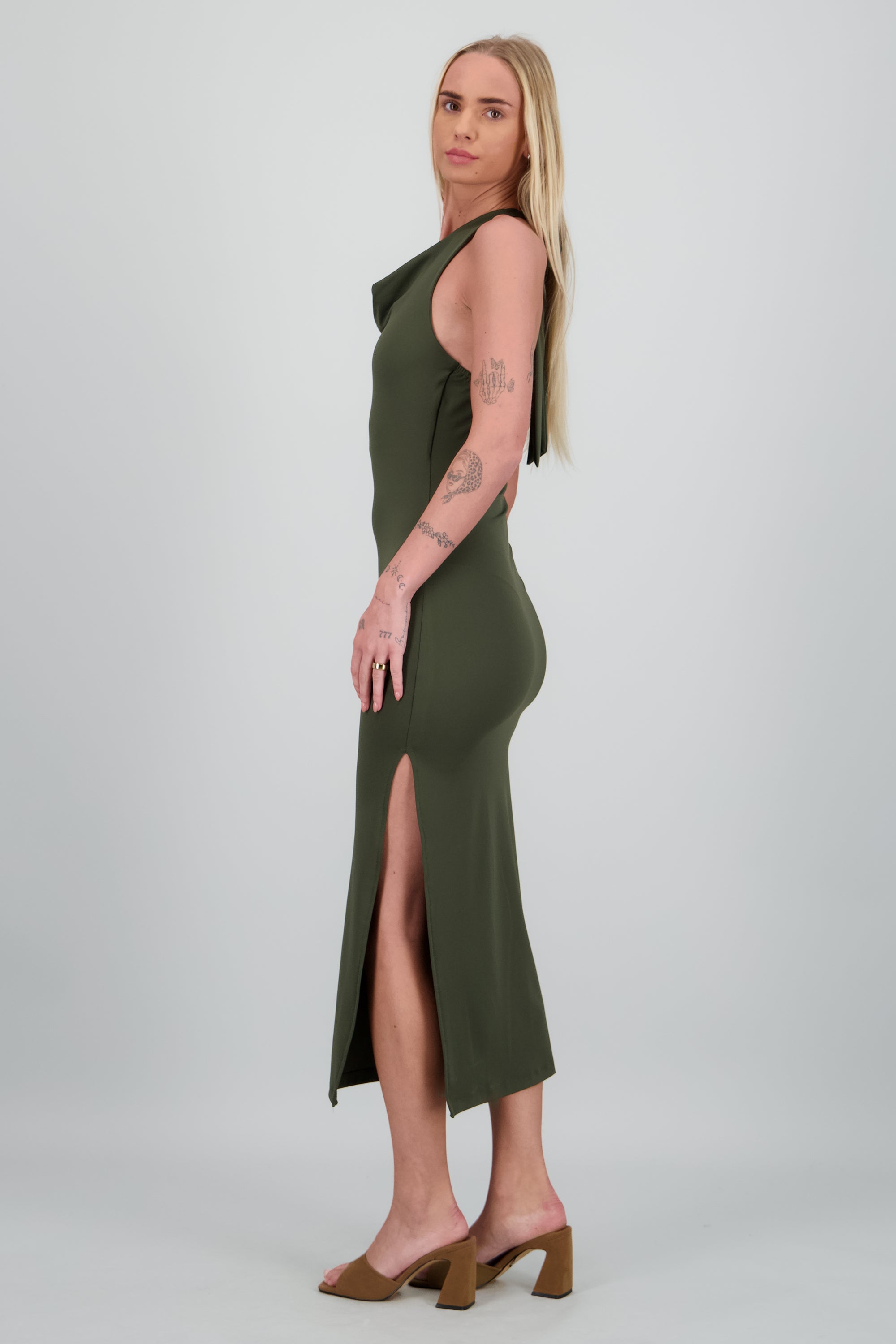 Vestido halter escote cascada maxi OLIVO