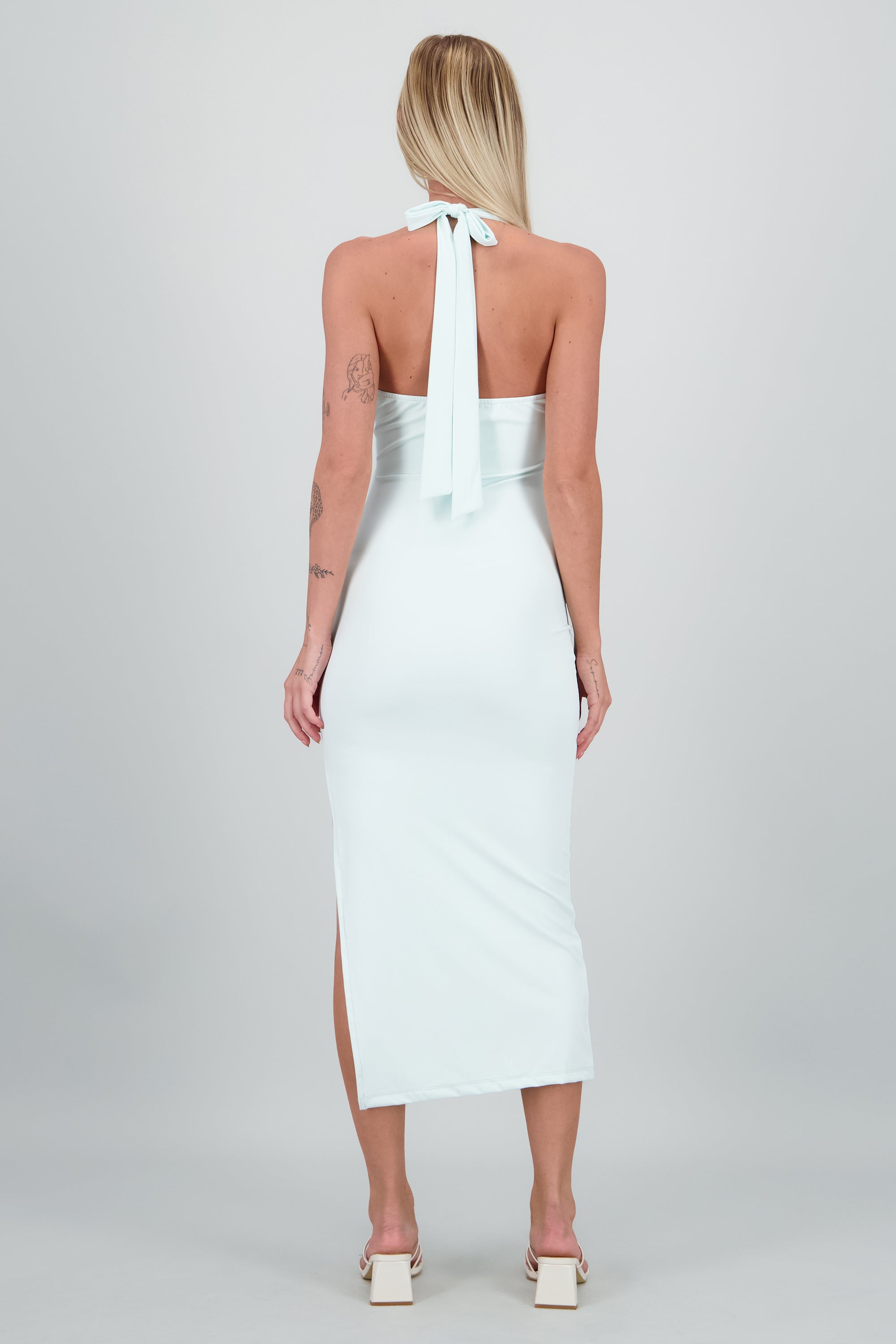 Vestido halter escote cascada maxi MENTA