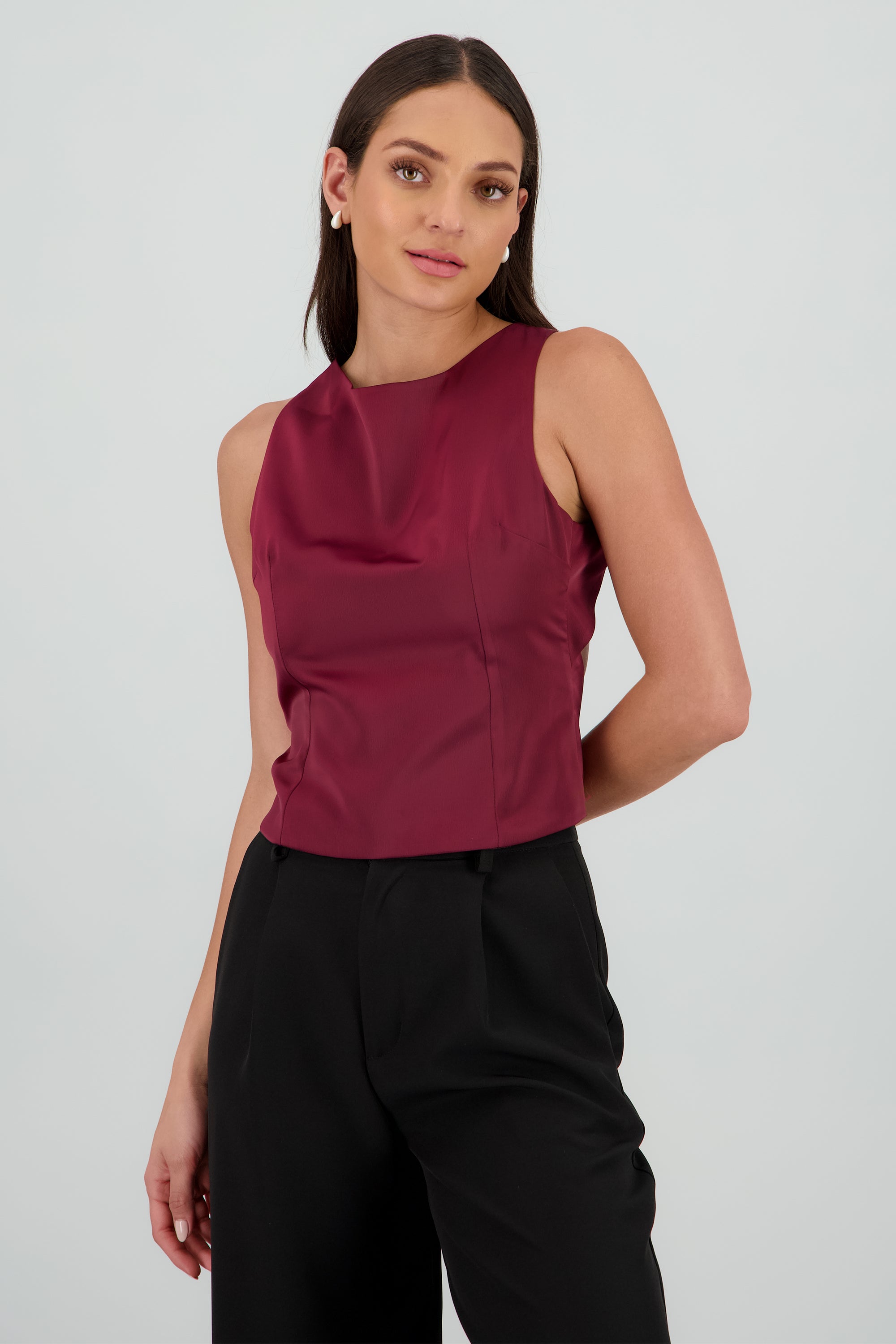 Top espalda descubierta detalle botones VINO