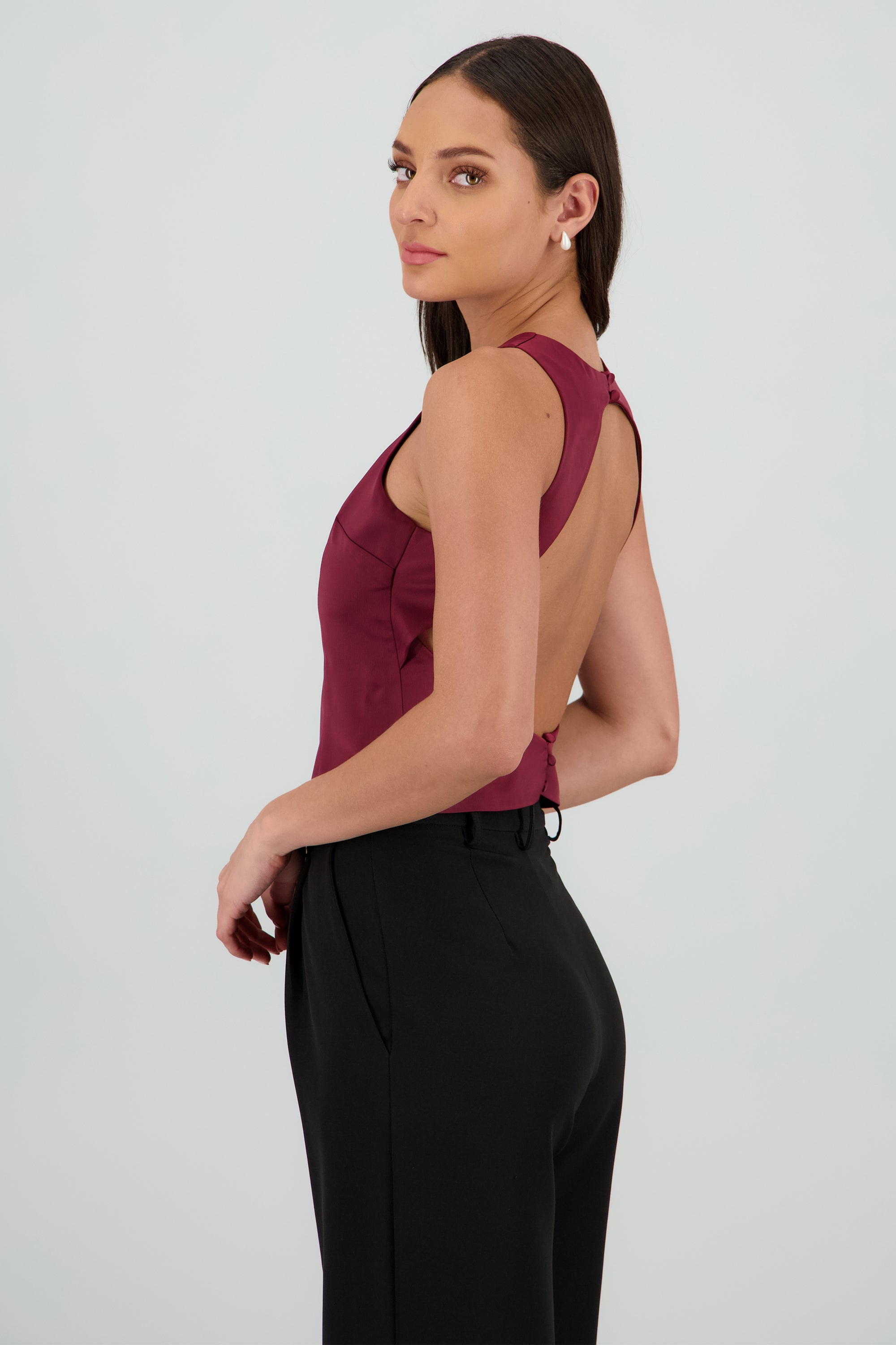 Top espalda descubierta detalle botones VINO