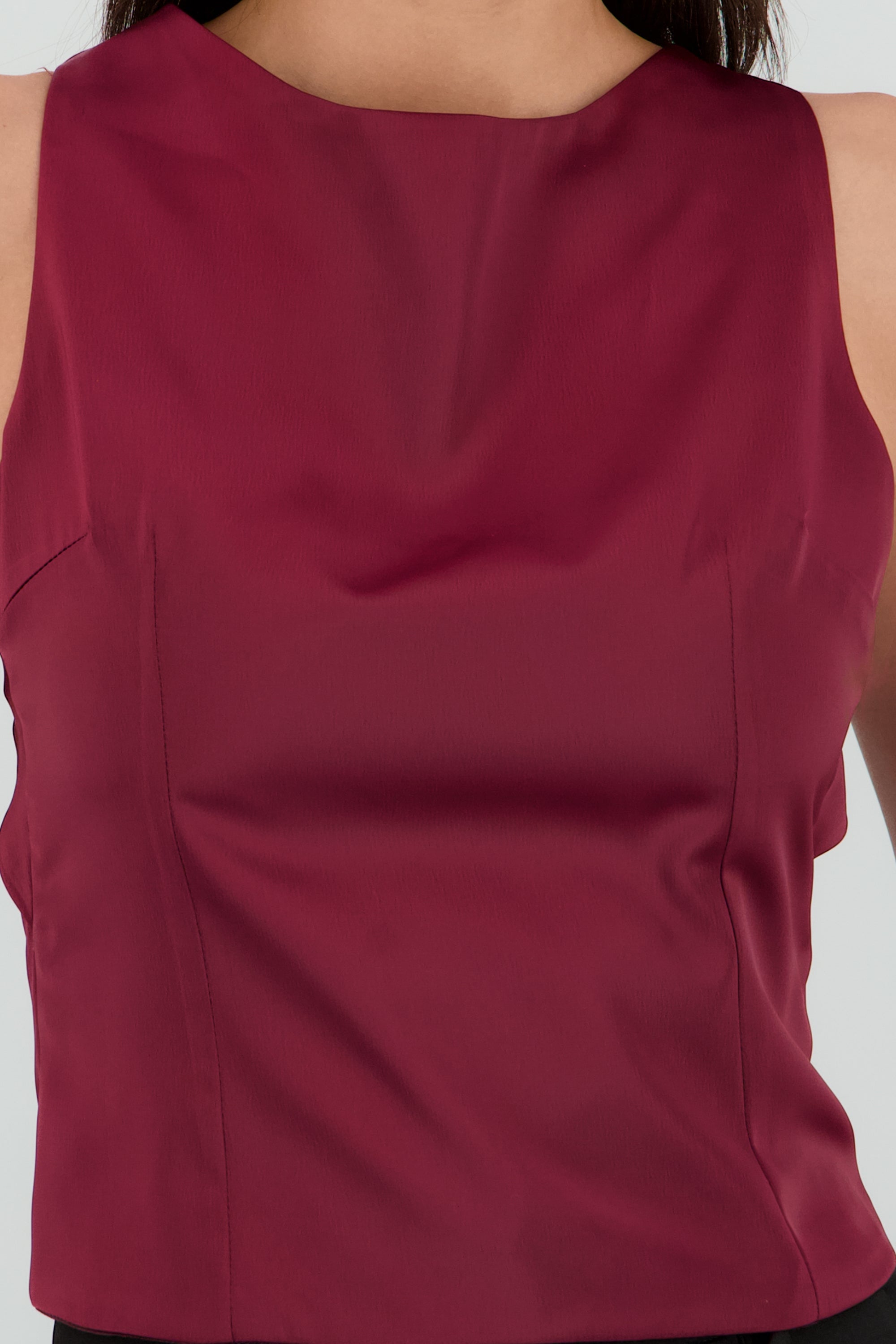 Top espalda descubierta detalle botones VINO