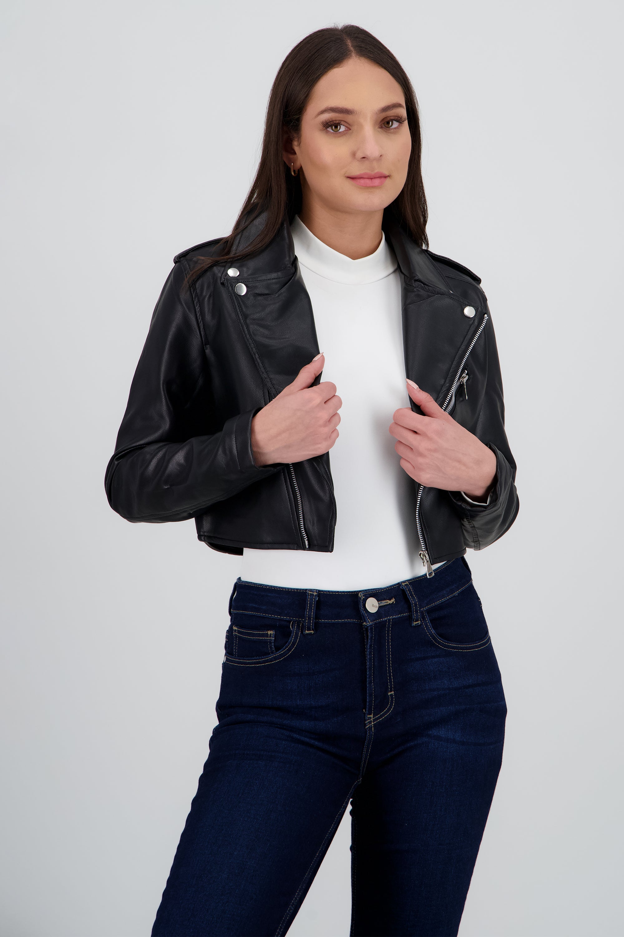 Chamarra efecto piel corta NEGRO